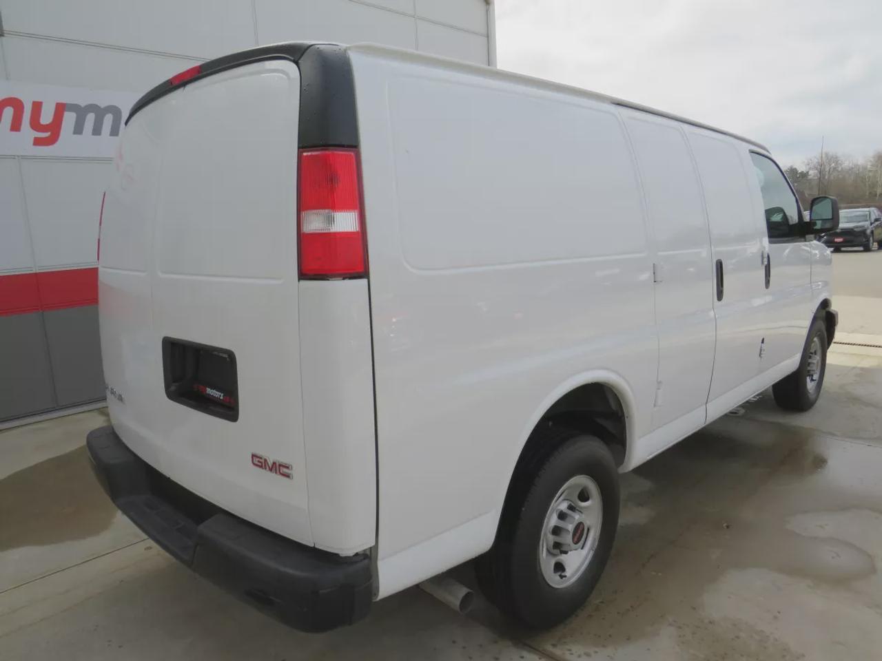 2023 GMC Savana Cargo Van G2500 Cargo  | Low Km | Safety Certified | Alloy Rims | Leather Seats Photo