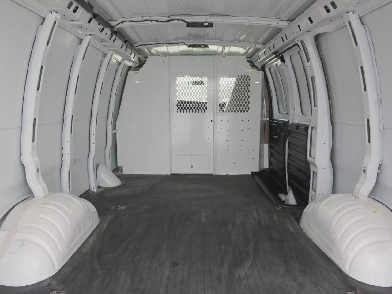 2023 GMC Savana Cargo Van G2500 Cargo  | Low Km | Safety Certified | Alloy Rims | Leather Seats Photo