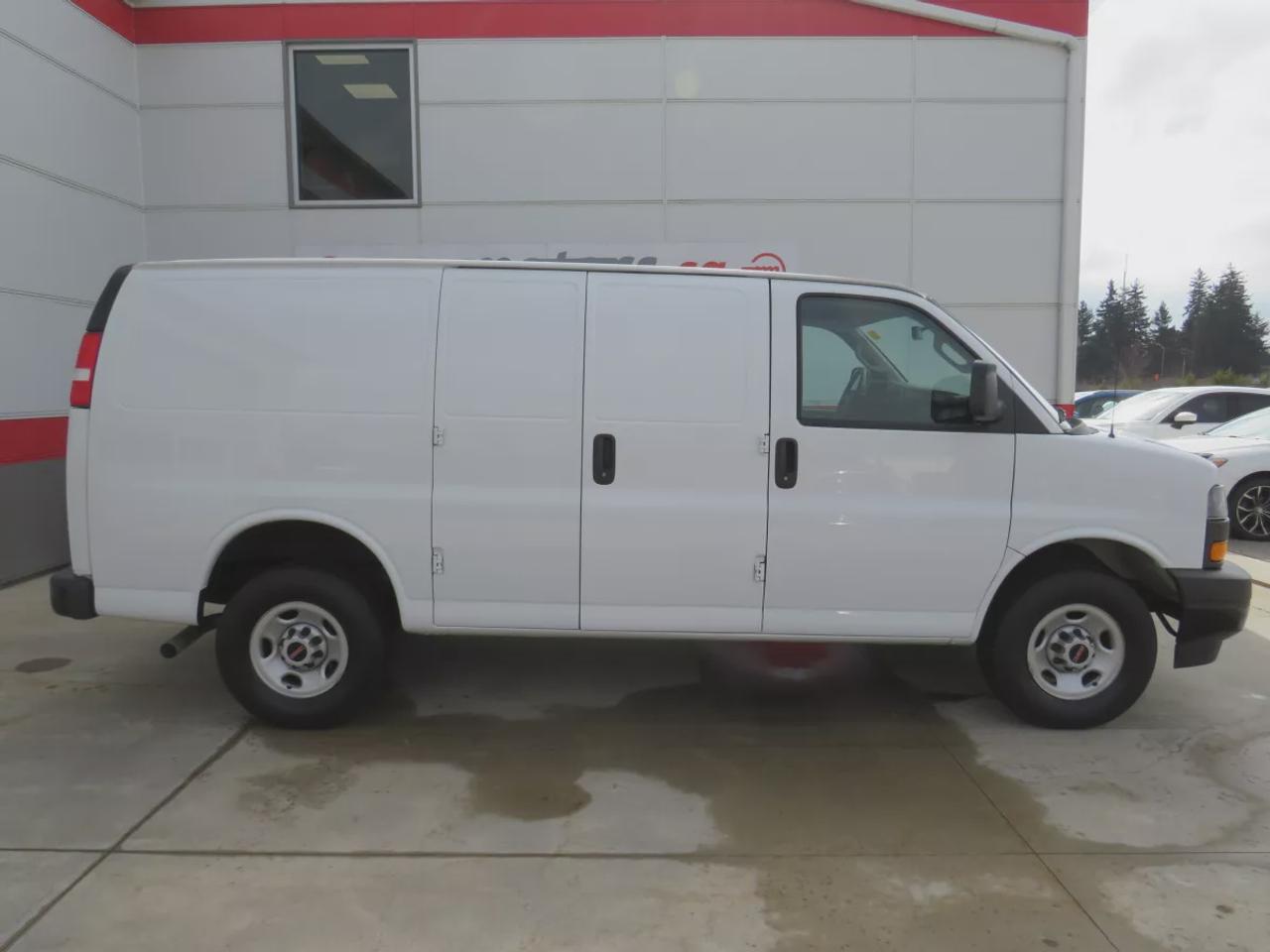 2023 GMC Savana Cargo Van G2500 Cargo  | Low Km | Safety Certified | Alloy Rims | Leather Seats Photo