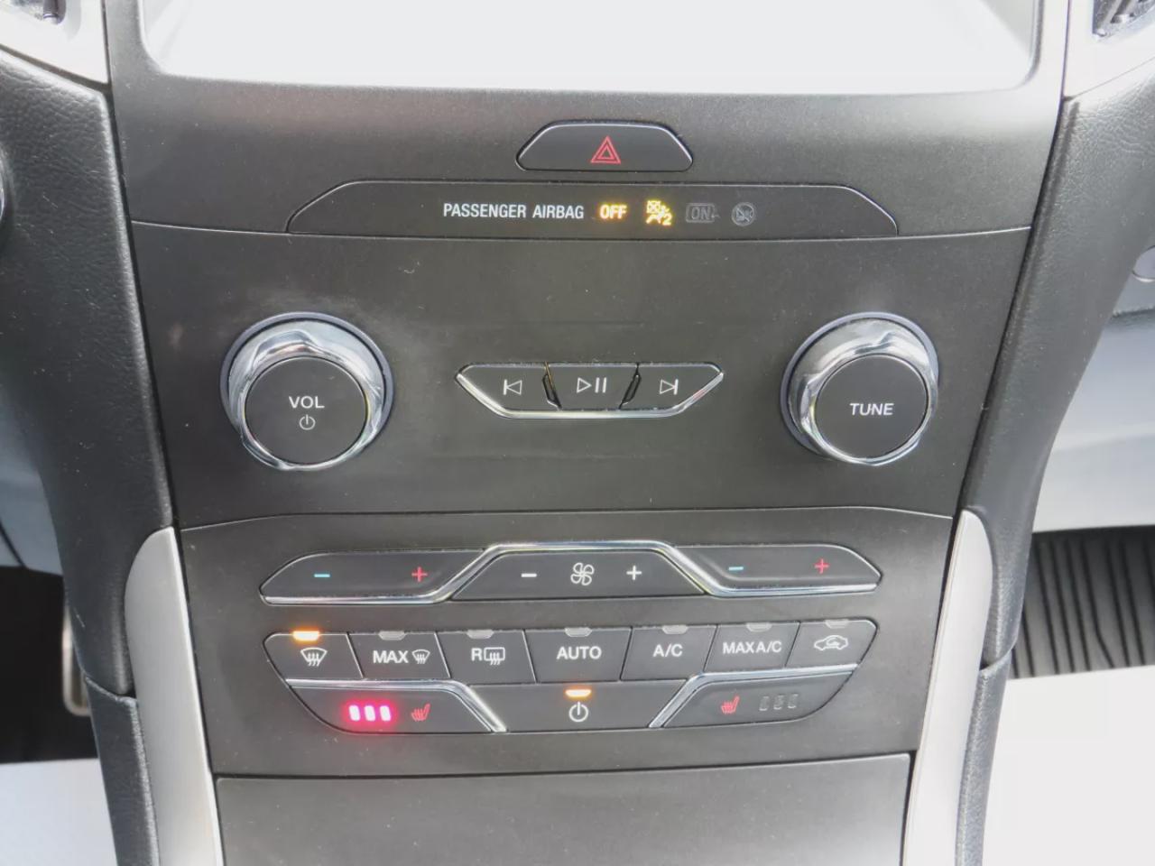 2020 Ford Edge SEL (**LOW KM!!**CLEAN TITLE/NO ACCIDENTS**SAFETY/CERTIFIED**TRAILER HITCH**NAVIGATION**REVERSE CAMERA**FOG LIGHTS**REMOTE START**ALLOY RIMS**LEATHER TRIM**POWER TAILGATE**HEATED SEATS**POWER SEATS**LEATHER WRAPPED STEERING WHEEL**CRUISE CONTROL**BLUETOOH Photo