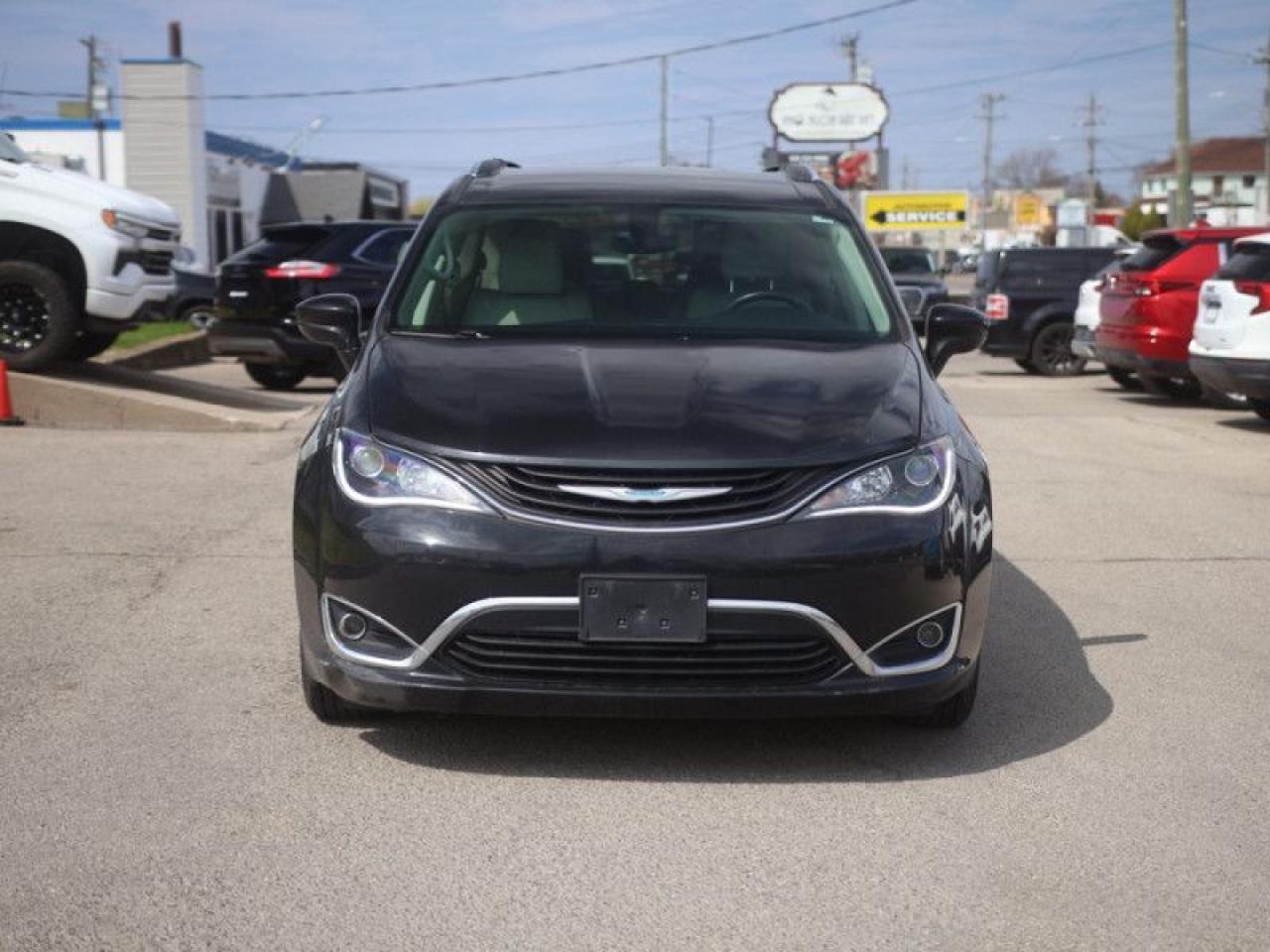 2018 Chrysler Pacifica Hybrid Touring-L  **PWR GATE - LEATH** Photo4