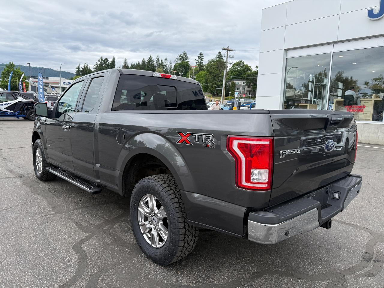 2015 Ford F-150 XLT Photo2