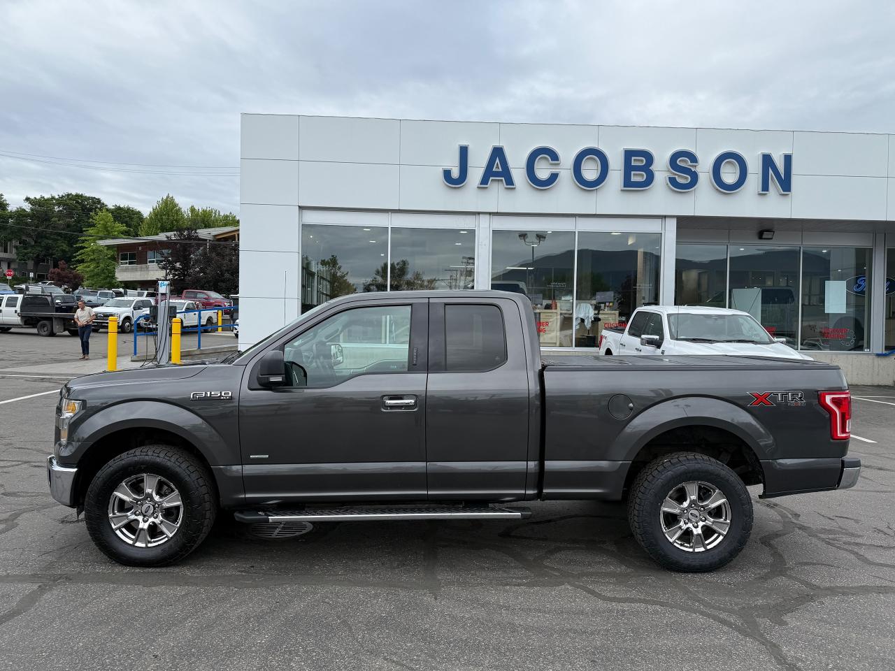 2015 Ford F-150 XLT Photo1