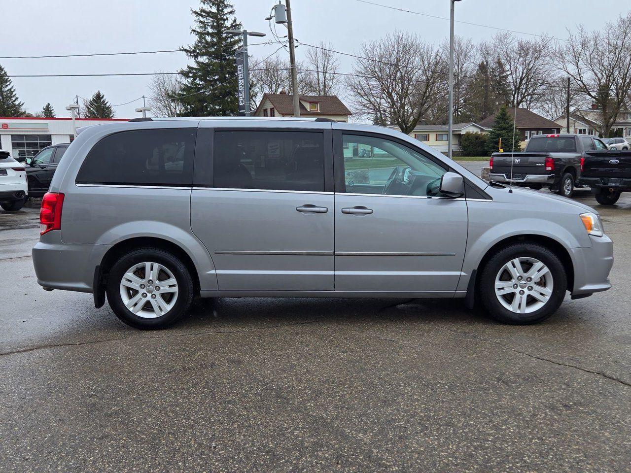 2015 Dodge Grand Caravan Crew Plus - Photo #4