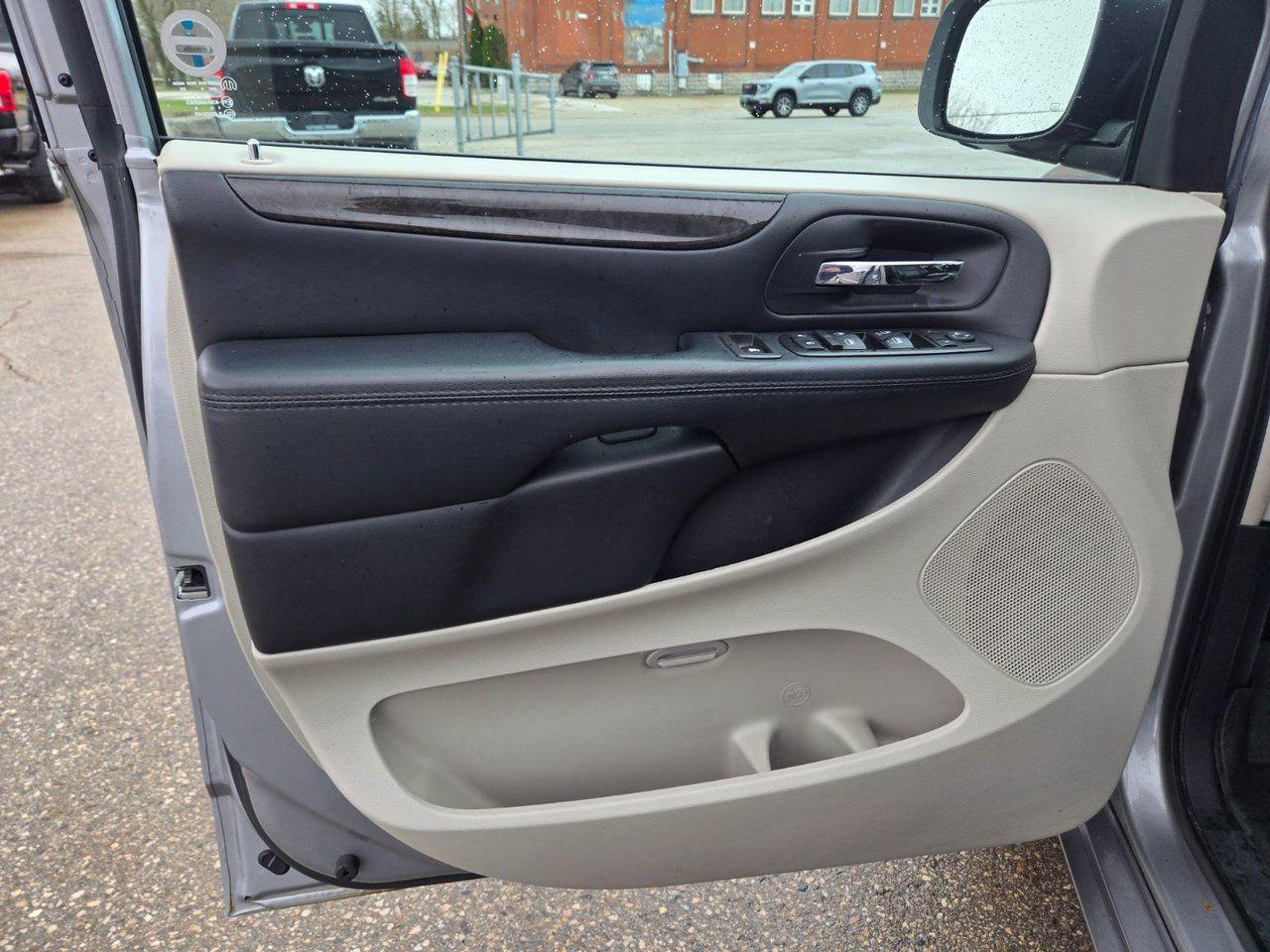 2015 Dodge Grand Caravan Crew Plus - Photo #27