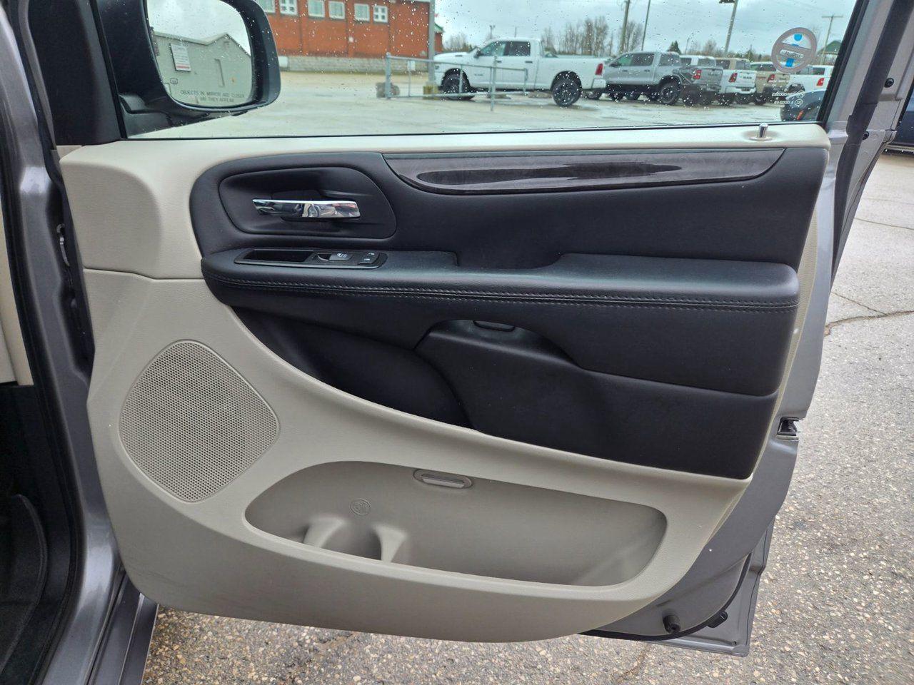 2015 Dodge Grand Caravan Crew Plus - Photo #28