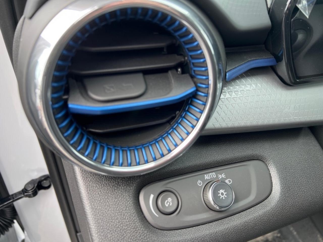 2025 Chevrolet Trax LT  - Heated Seats -  Remote Start Photo