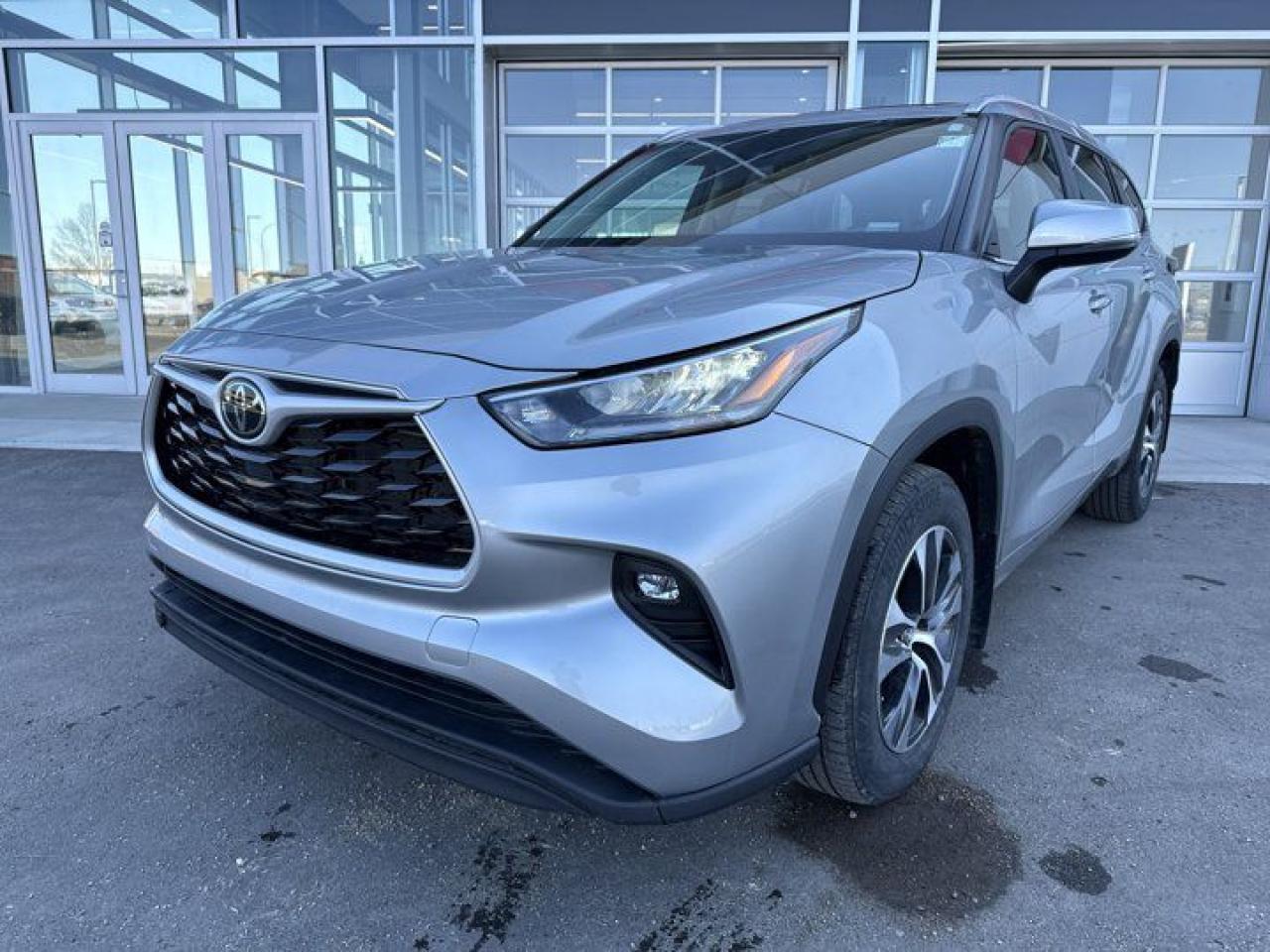 Used 2023 Toyota Highlander XLE for sale in Prince Albert, SK