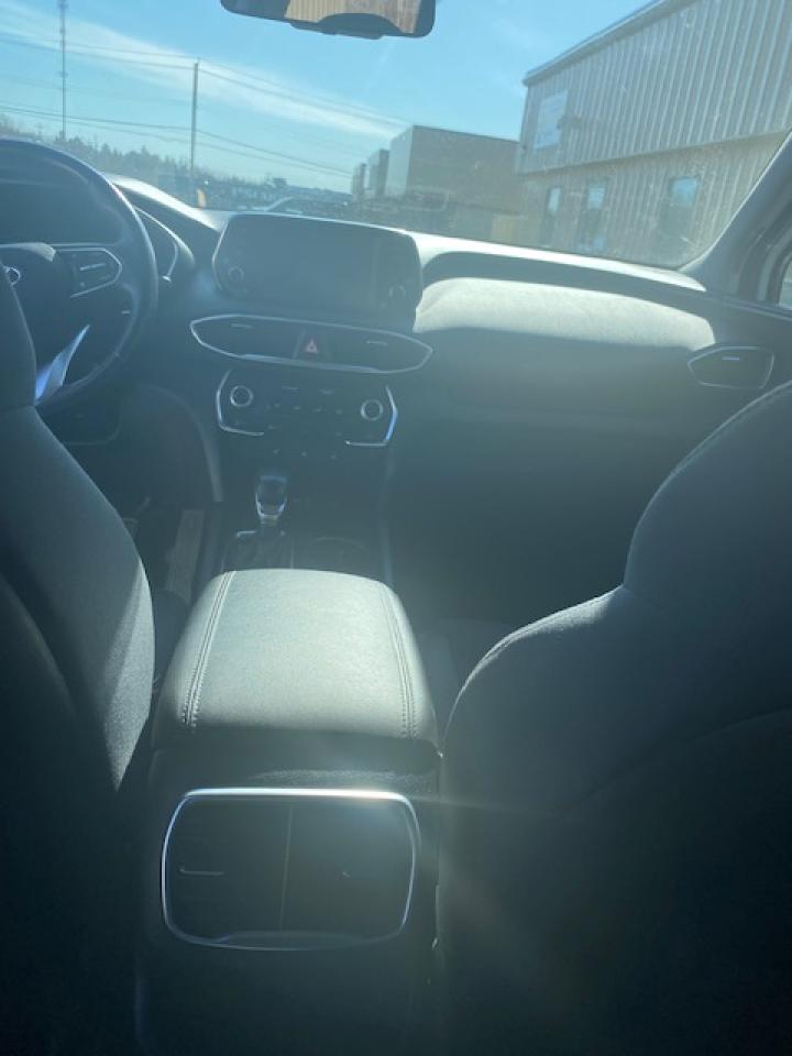 2020 Hyundai Santa Fe 2.4L Essential AWD w/Safety Package - Photo #7