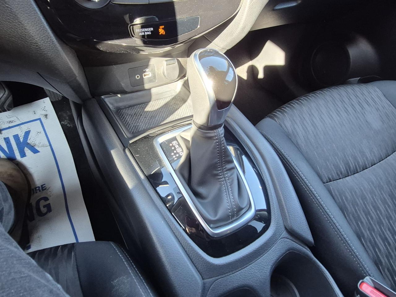 2020 Nissan Rogue SV Photo11