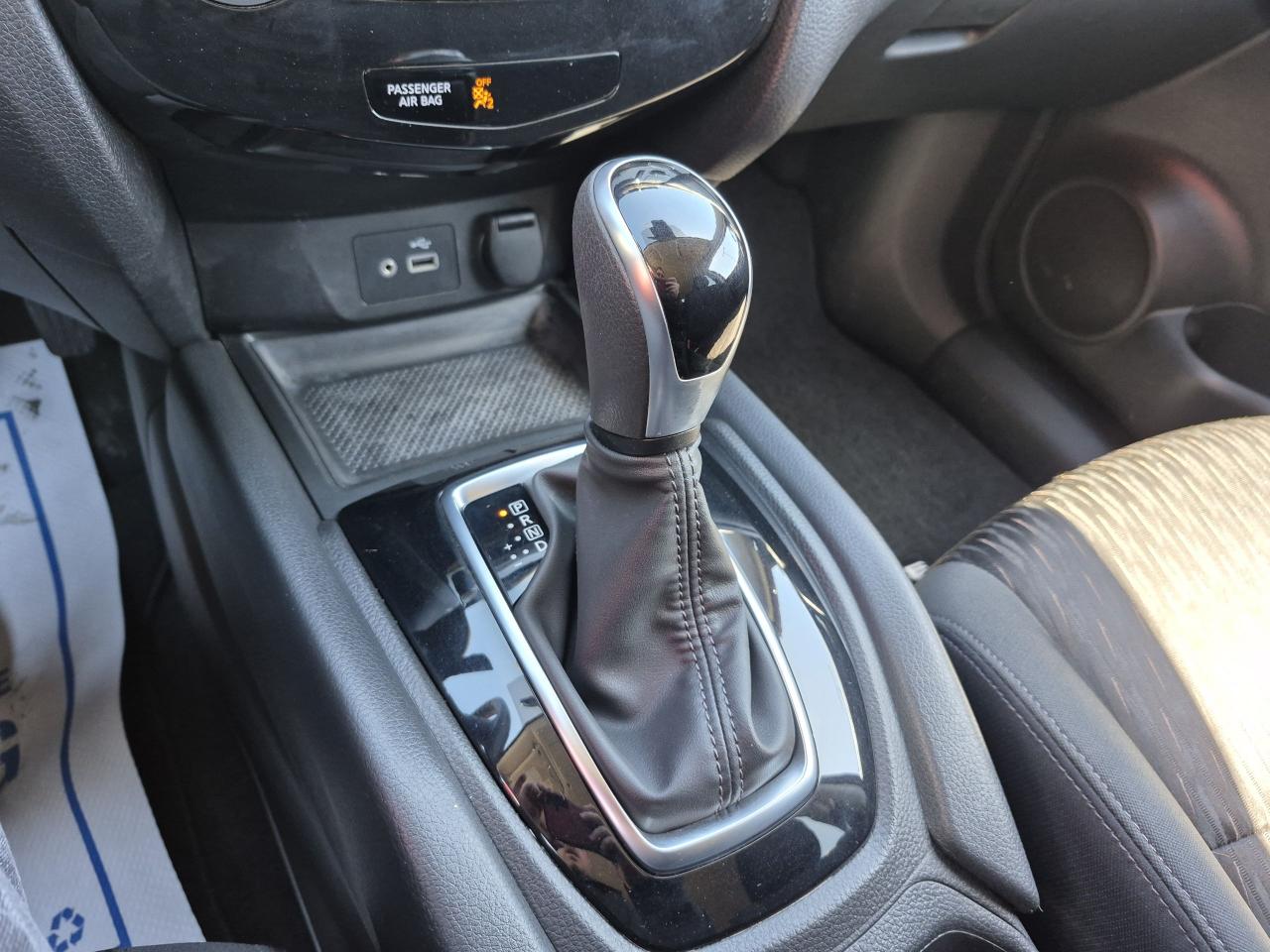 2020 Nissan Rogue SV Photo28