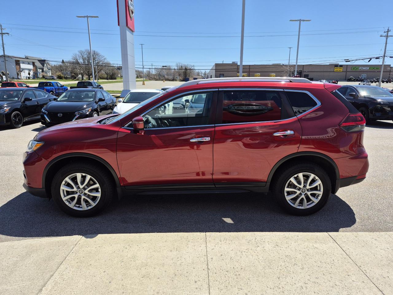 2020 Nissan Rogue SV Photo3