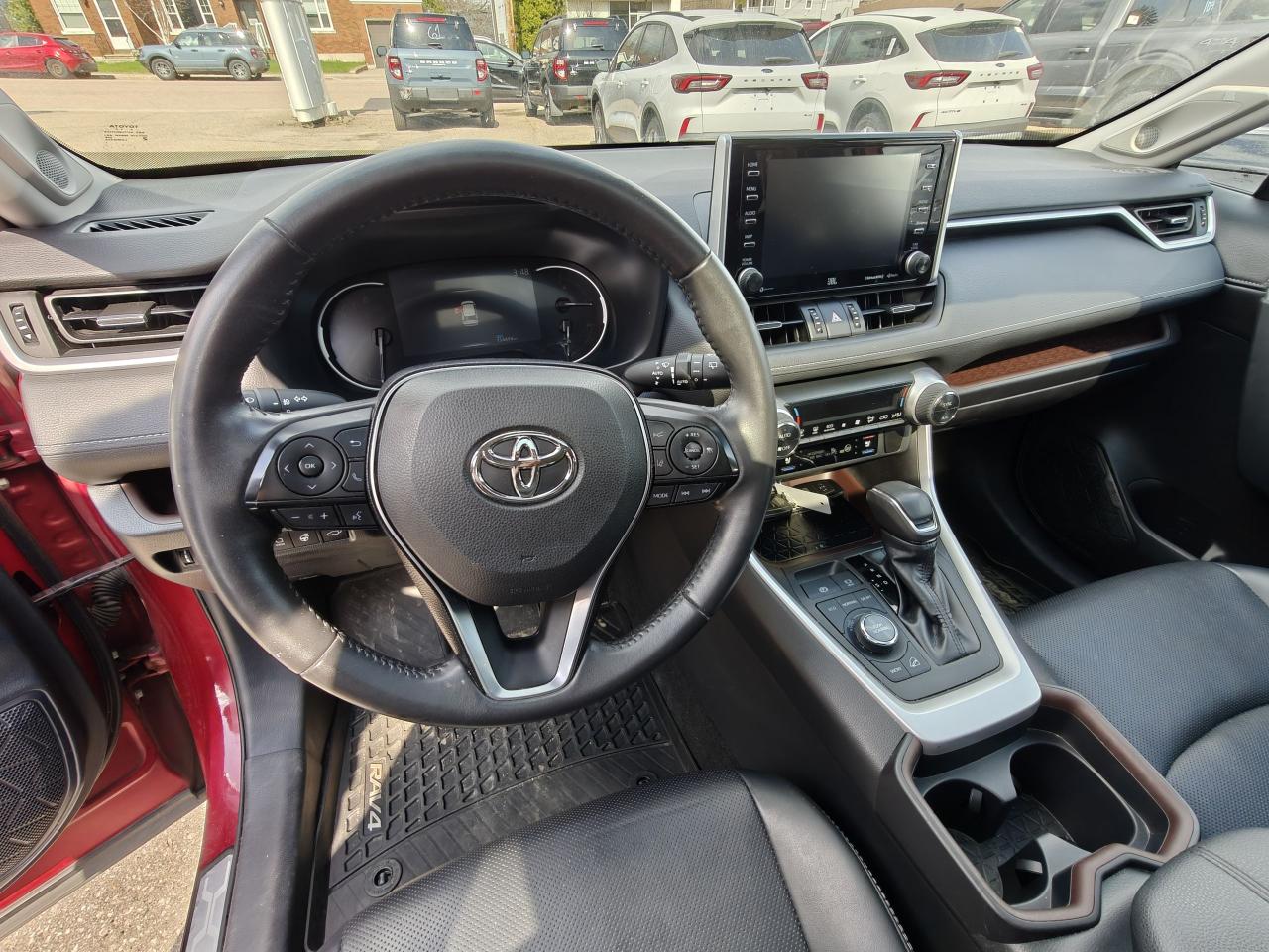 2019 Toyota RAV4 LTD Photo5