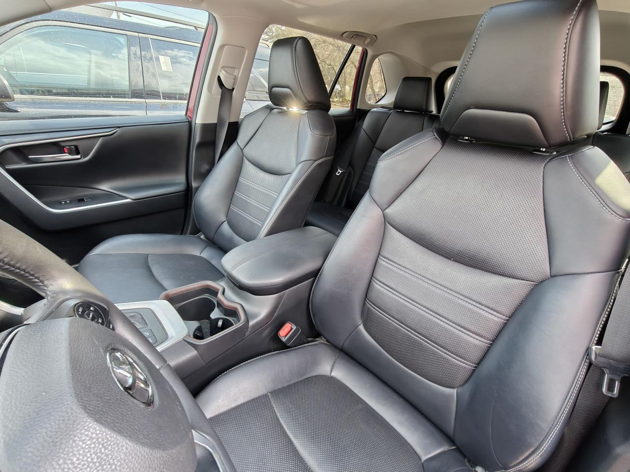 2019 Toyota RAV4 LTD Photo4