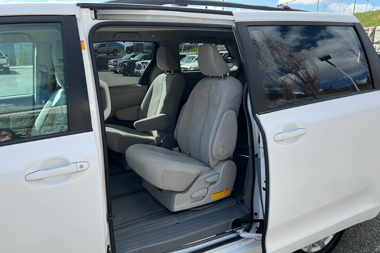 2011 Toyota Sienna LE AWD Photo