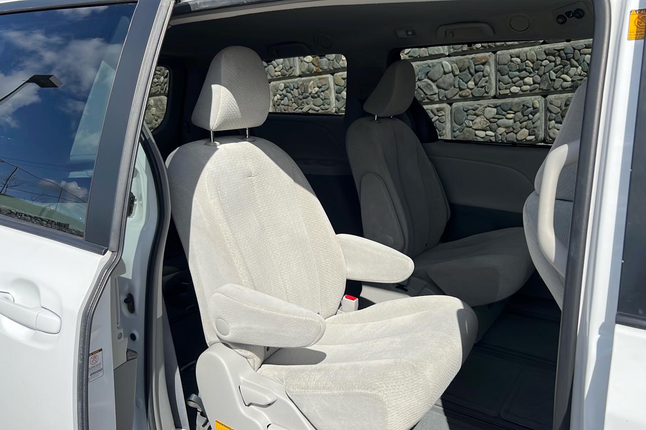 2011 Toyota Sienna LE AWD Photo