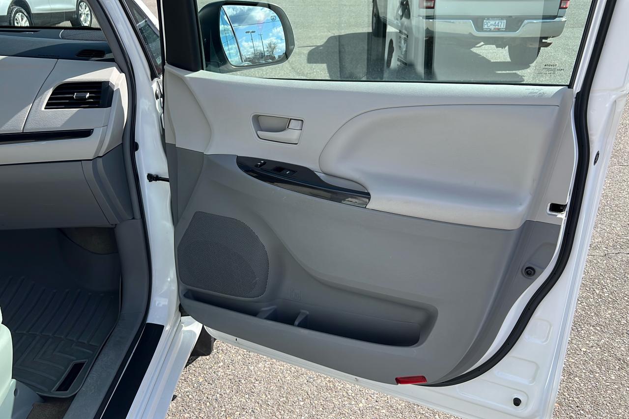 2011 Toyota Sienna LE AWD Photo