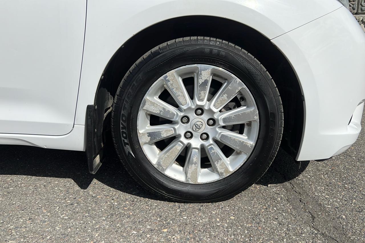 2011 Toyota Sienna LE AWD Photo