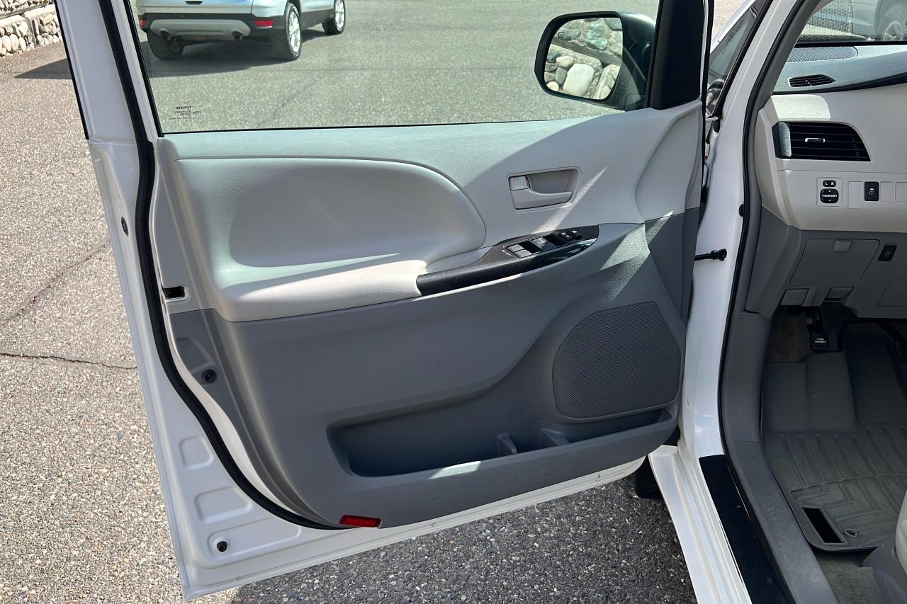 2011 Toyota Sienna LE AWD Photo