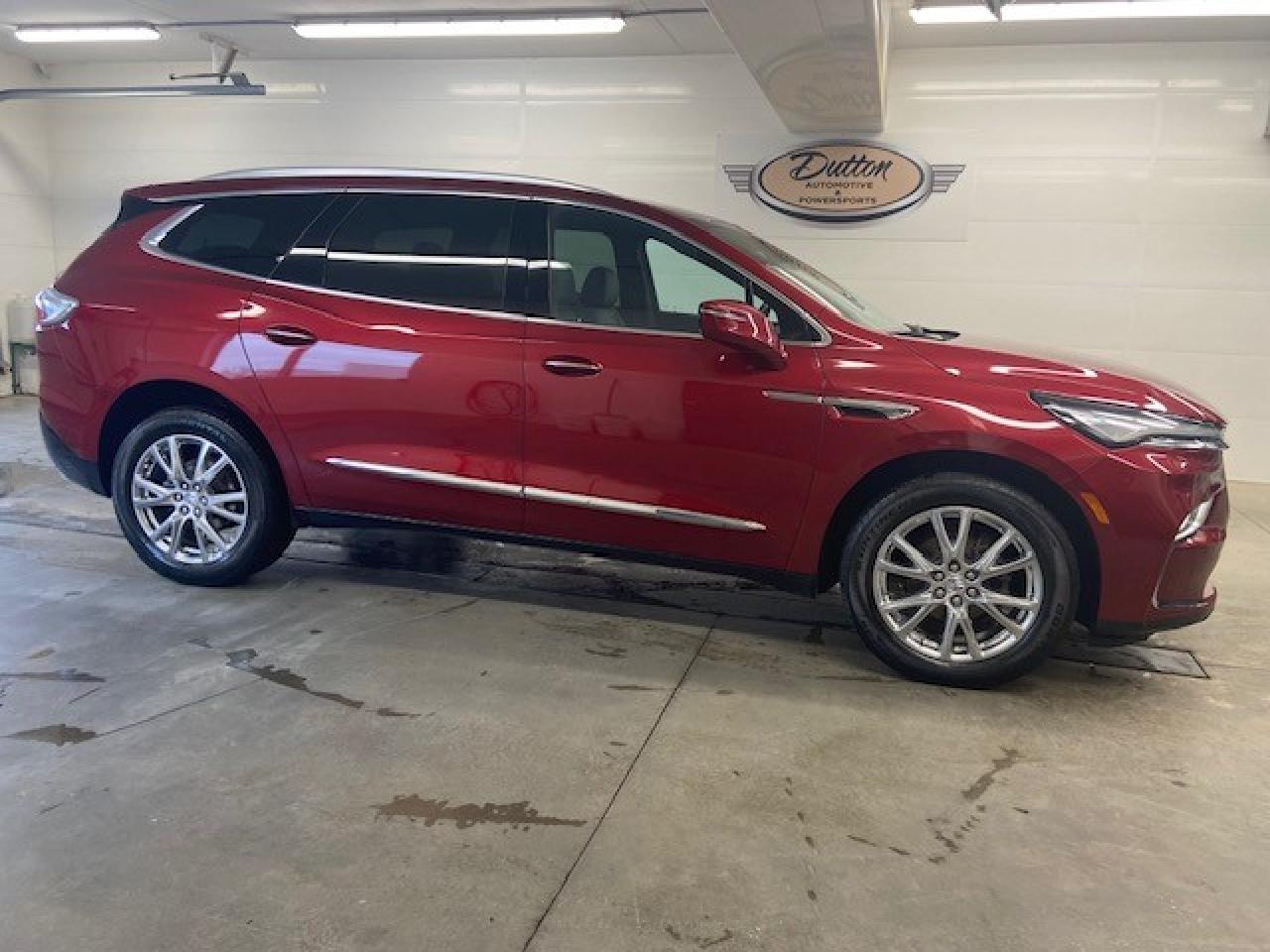 2023 Buick Enclave Essence Photo1