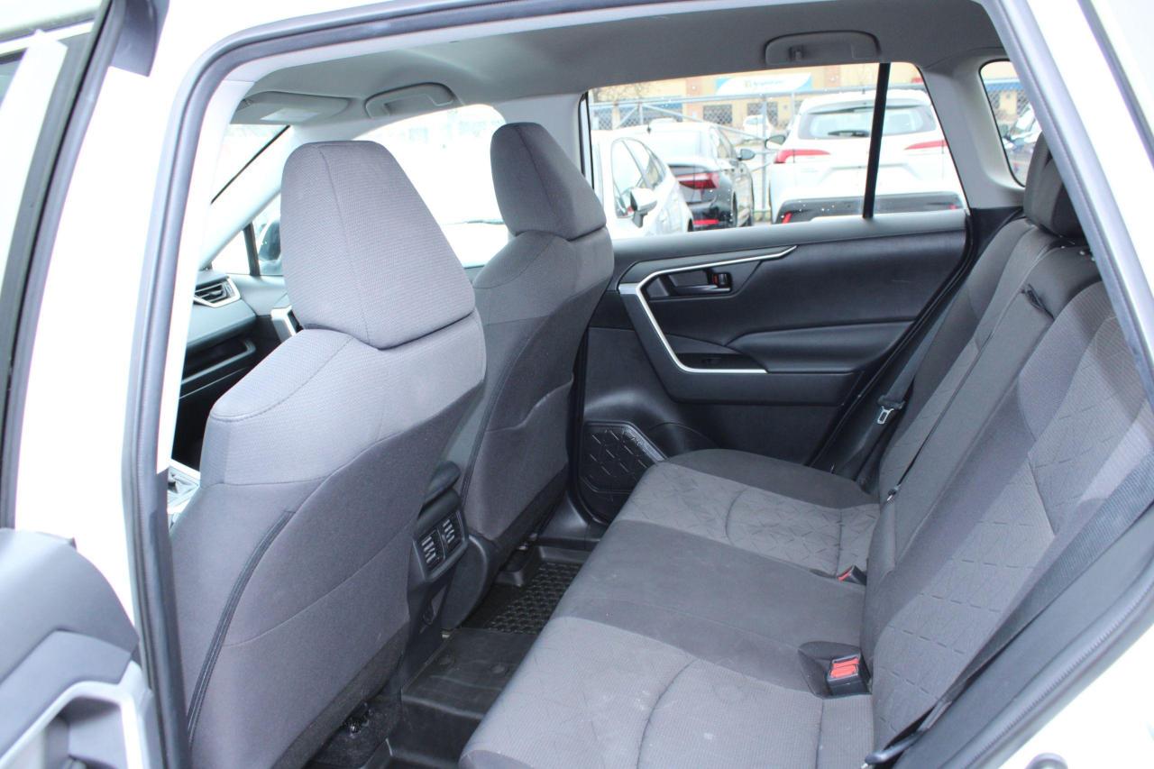2021 Toyota RAV4 Hybrid LE AWD - Photo #17