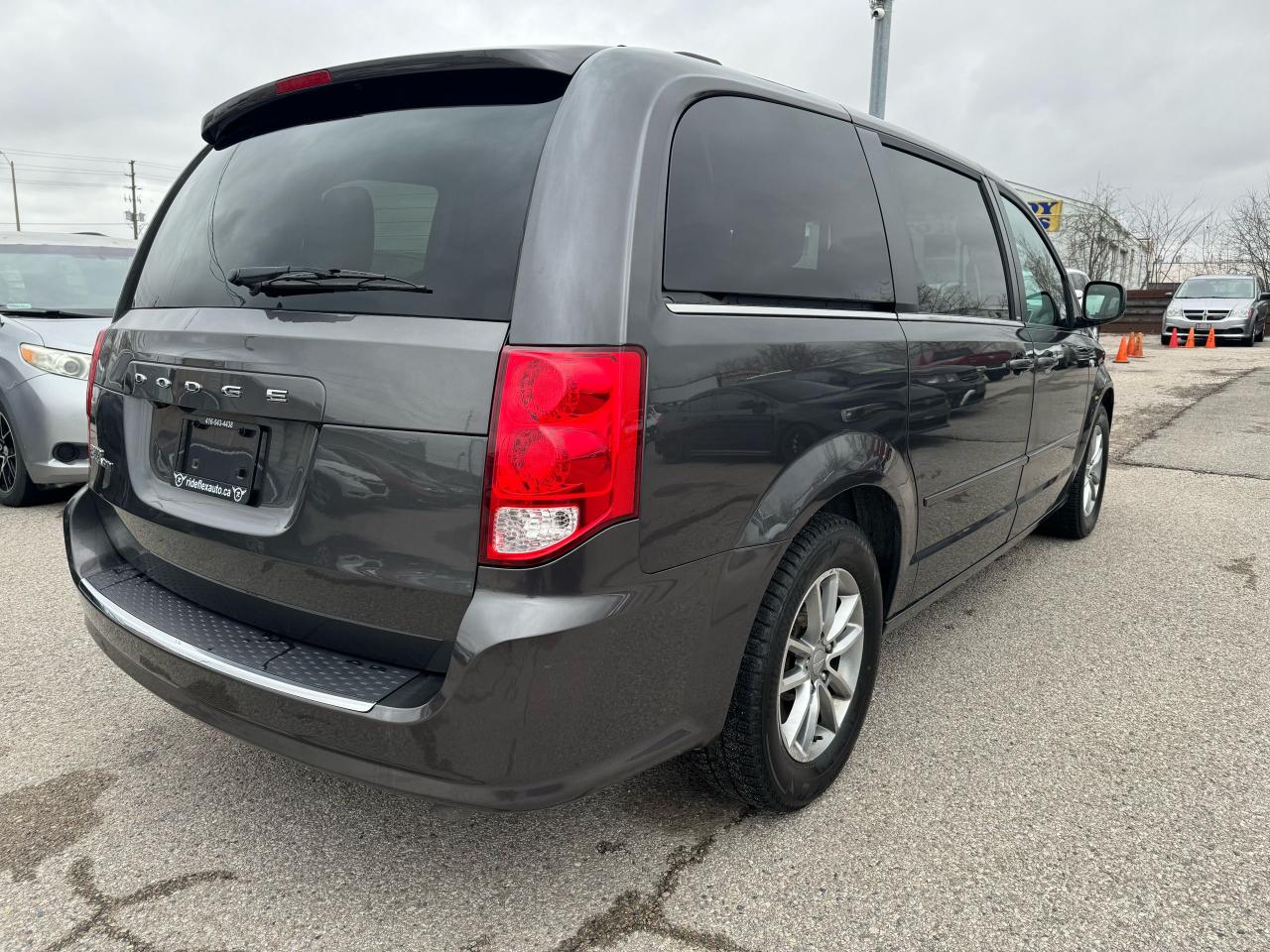 2014 Dodge Grand Caravan 30th Anniversary Photo4