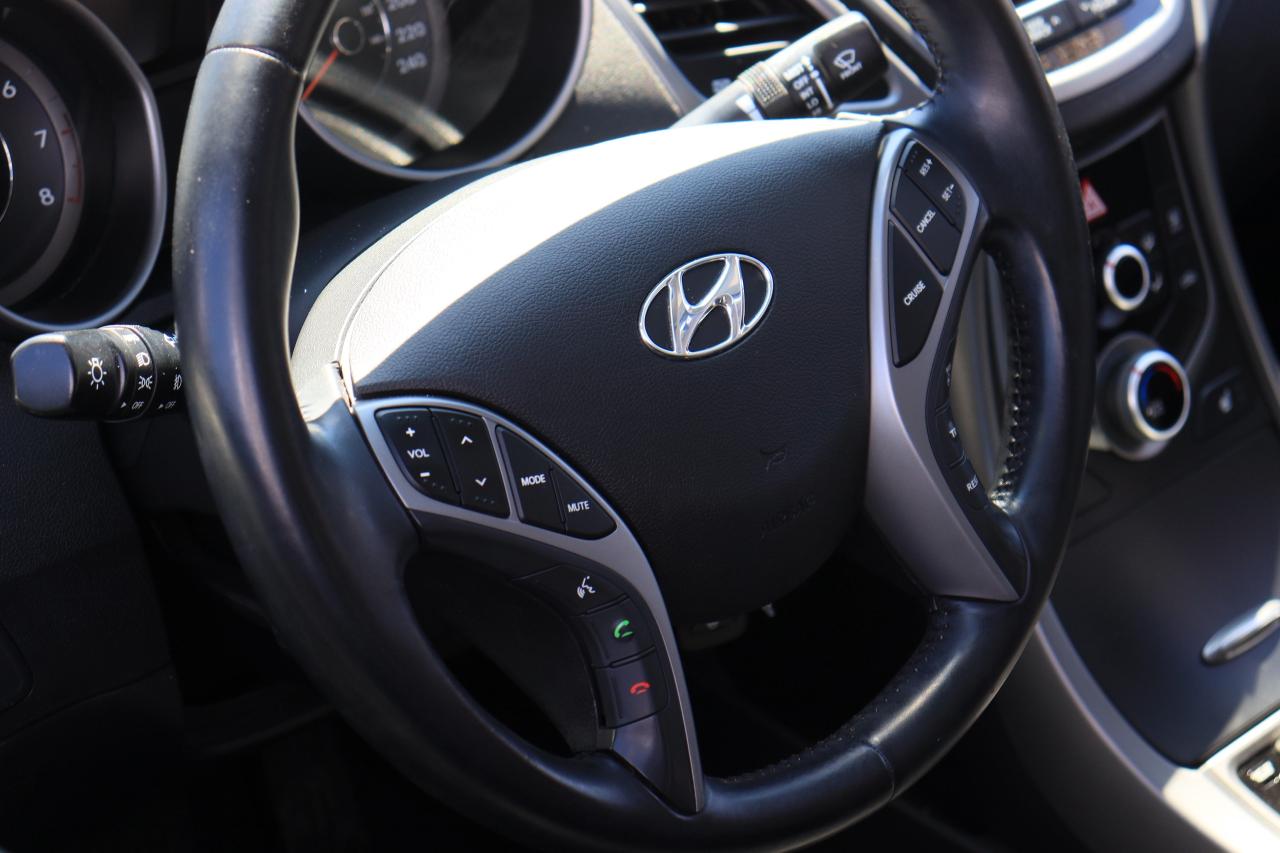 2015 Hyundai Elantra GLS | Auto | Sunroof | Bluetooth | Alloys ++ Photo15