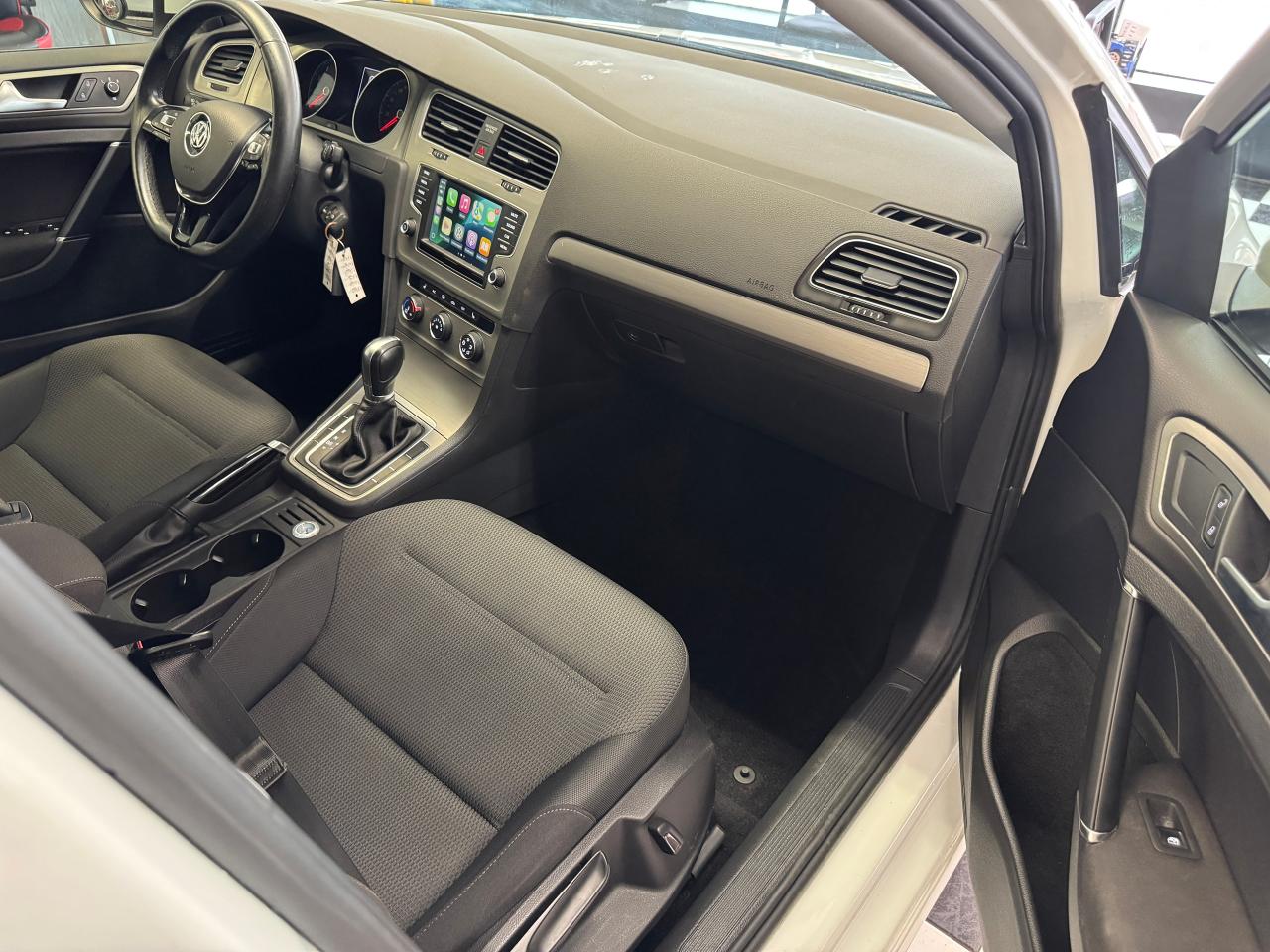 2016 Volkswagen Golf Trendline+Camera+ApplePlay+HeatedSeats+CLEANCARFAX Photo21
