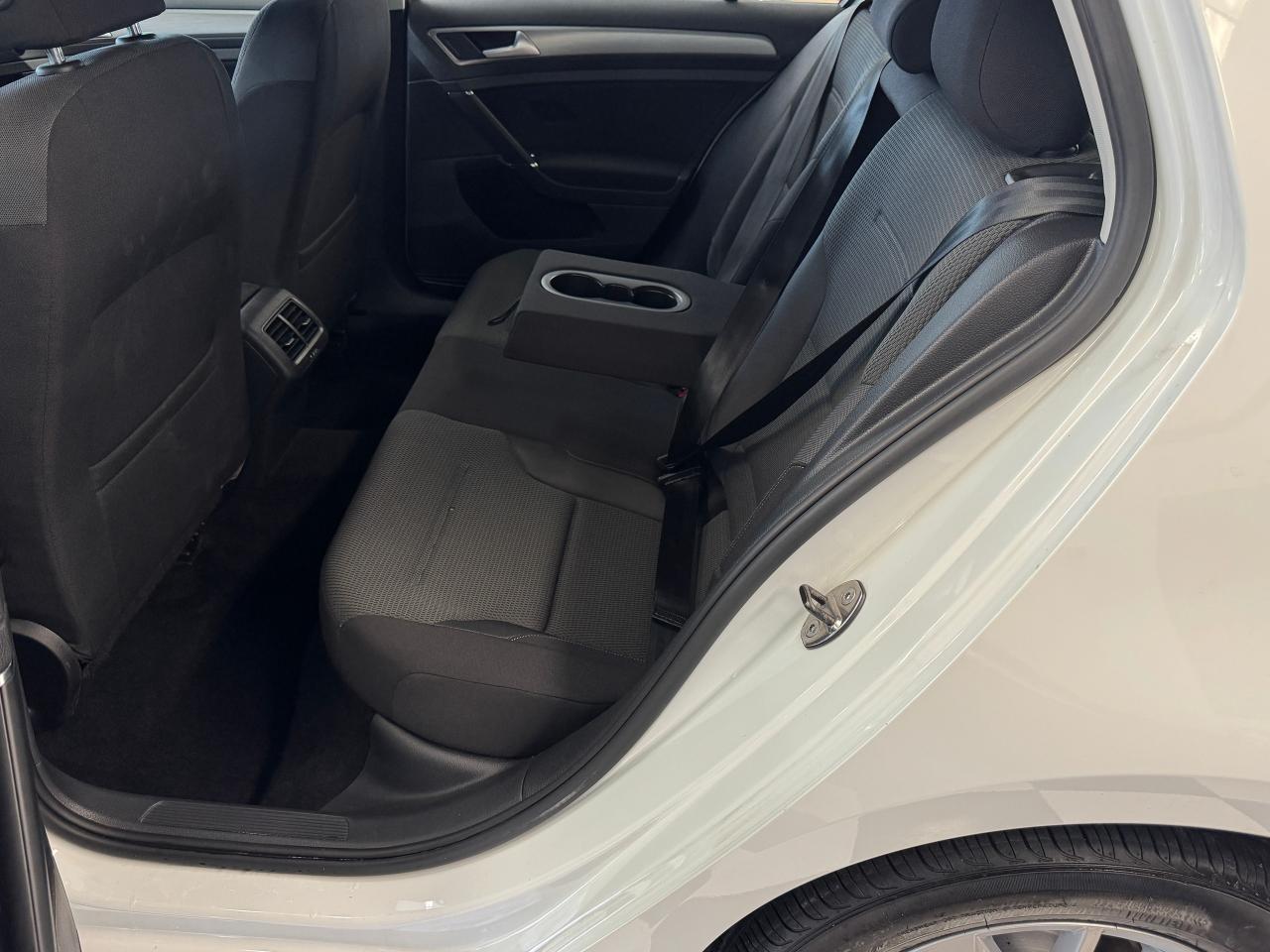 2016 Volkswagen Golf Trendline+Camera+ApplePlay+HeatedSeats+CLEANCARFAX - Photo #24