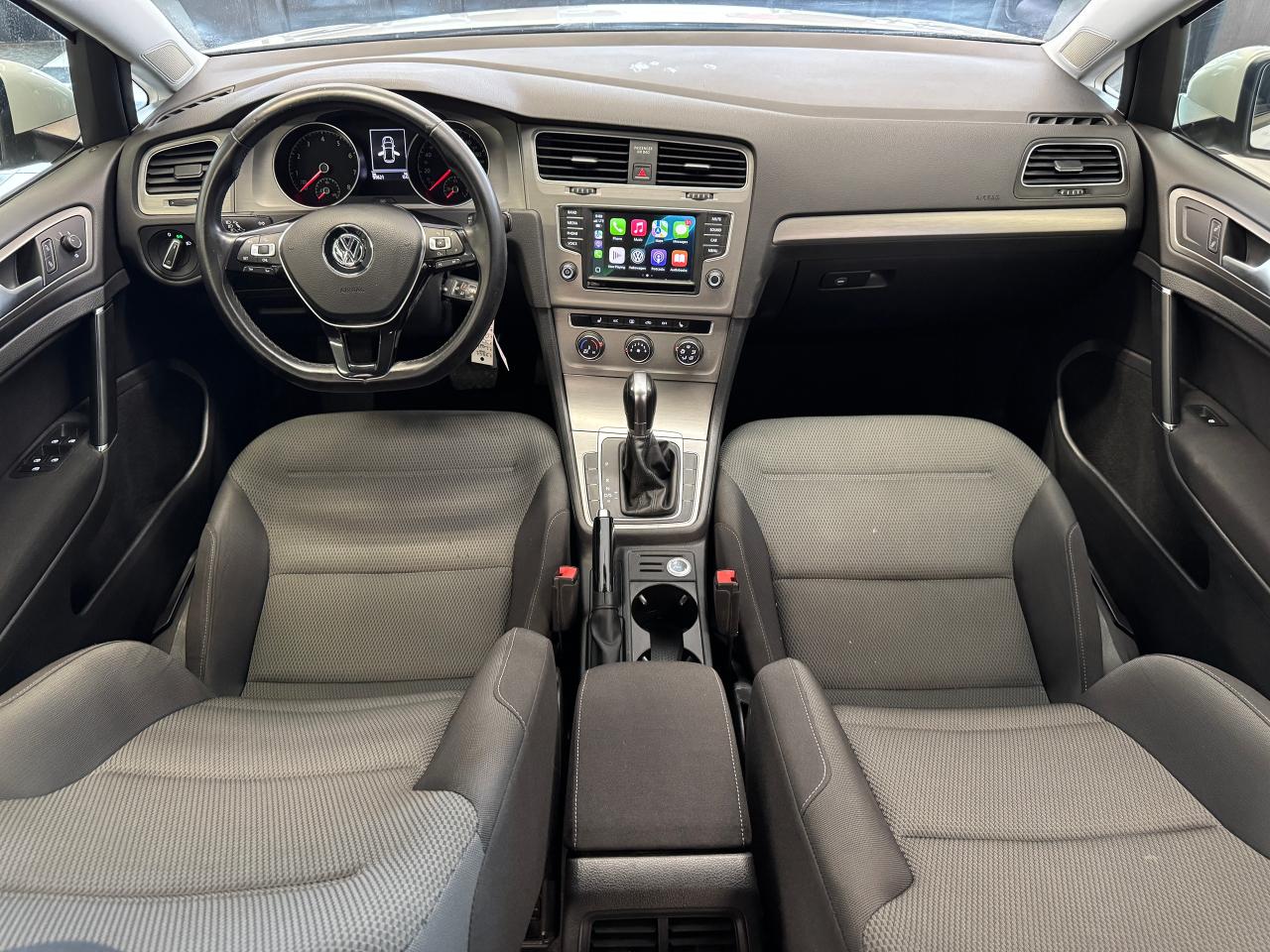 2016 Volkswagen Golf Trendline+Camera+ApplePlay+HeatedSeats+CLEANCARFAX Photo2