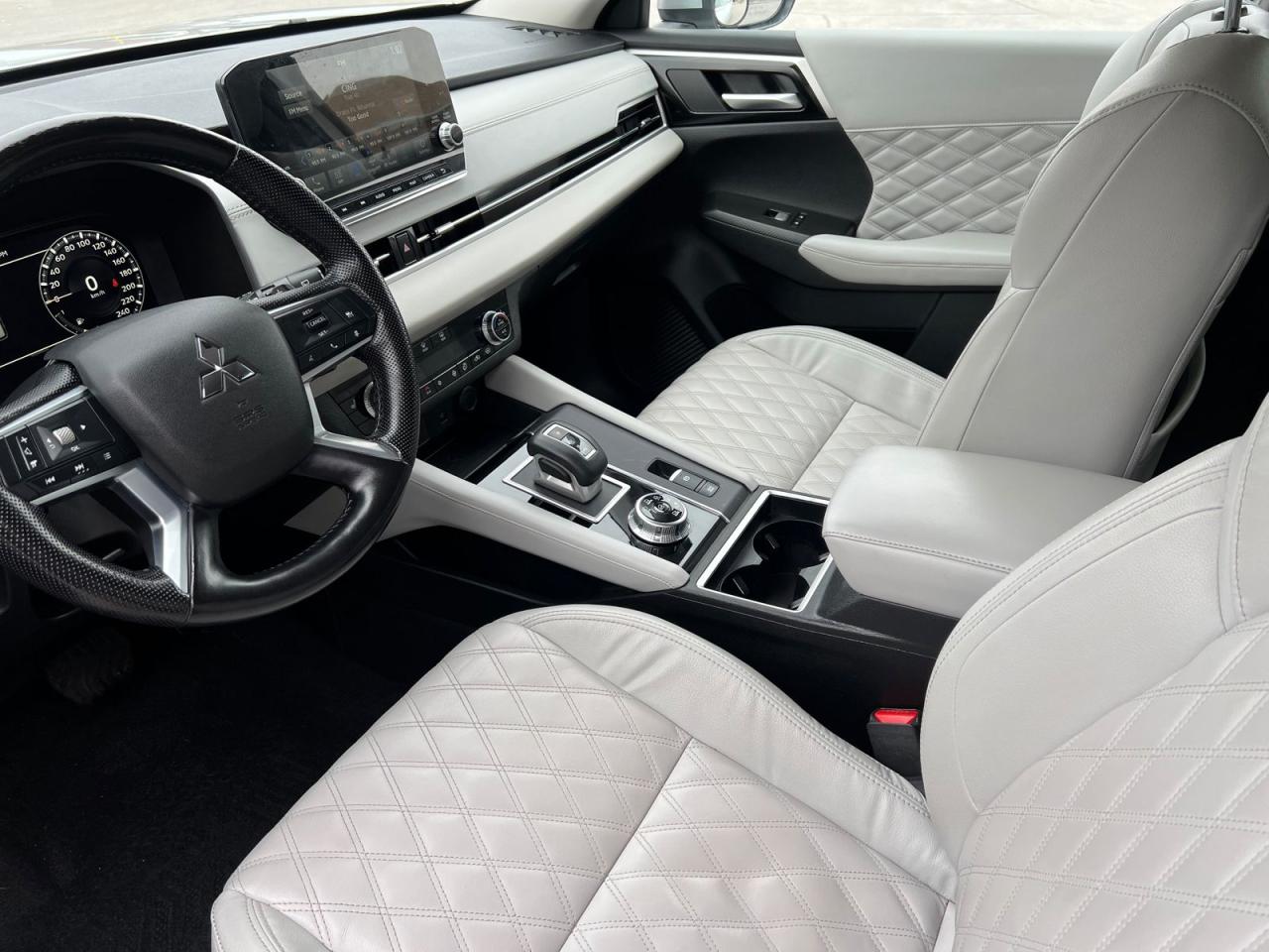 2022 Mitsubishi Outlander SE 4WD - Photo #13