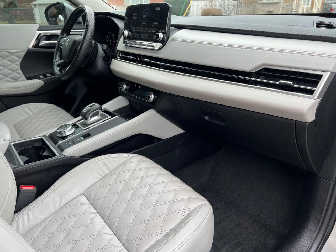 2022 Mitsubishi Outlander SE 4WD - Photo #30