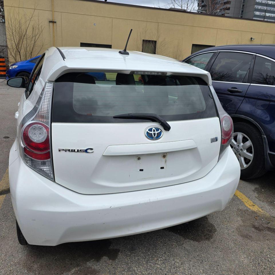 2012 Toyota Prius c 5dr HB Technology - Photo #4