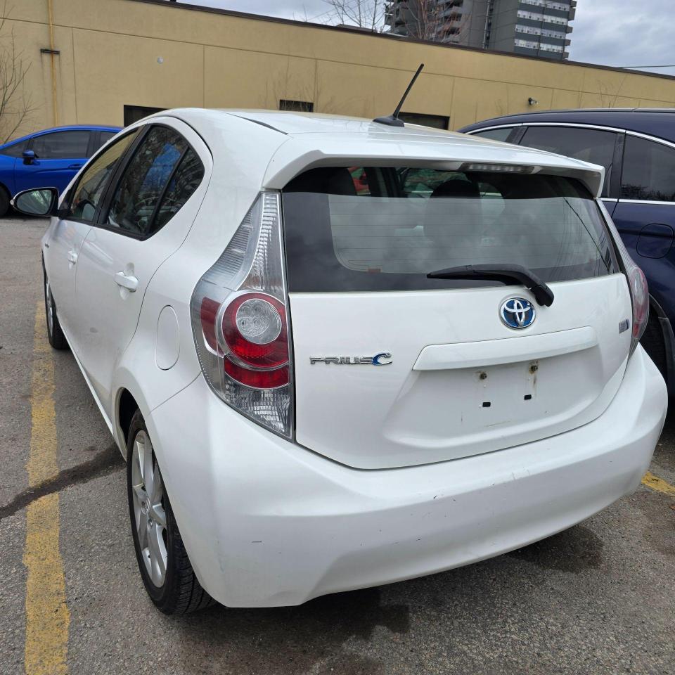 2012 Toyota Prius c 5dr HB Technology - Photo #5