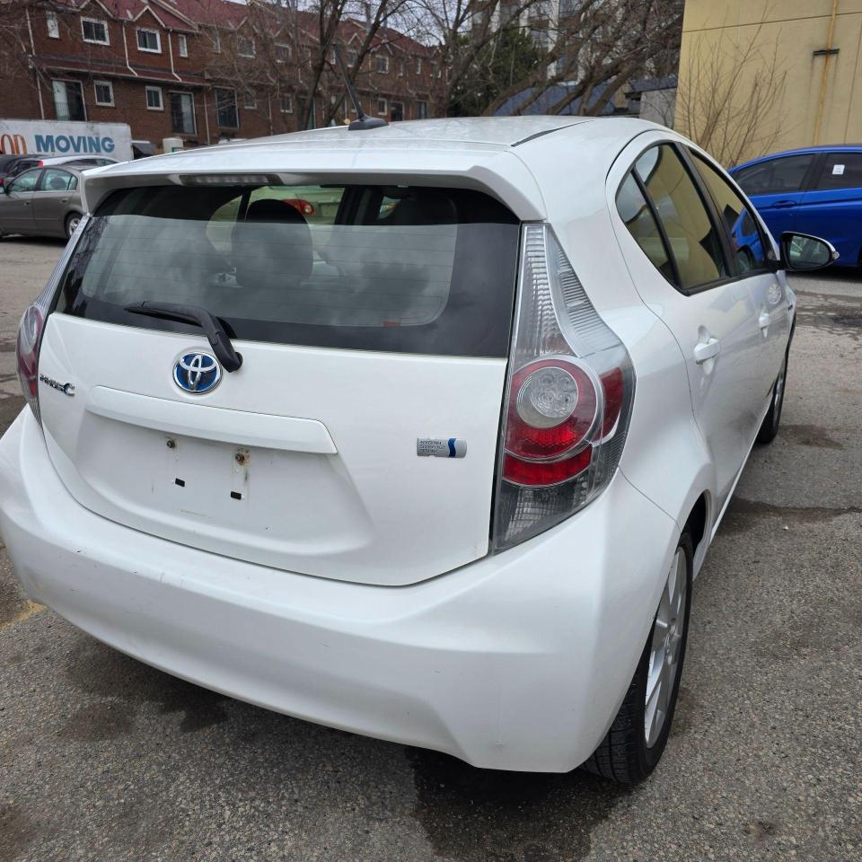 2012 Toyota Prius c 5dr HB Technology - Photo #6