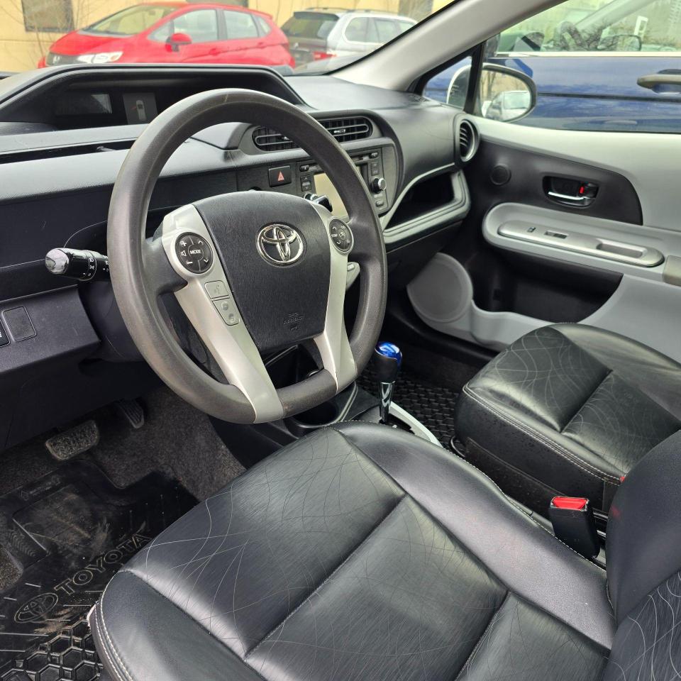 2012 Toyota Prius c 5dr HB Technology - Photo #8