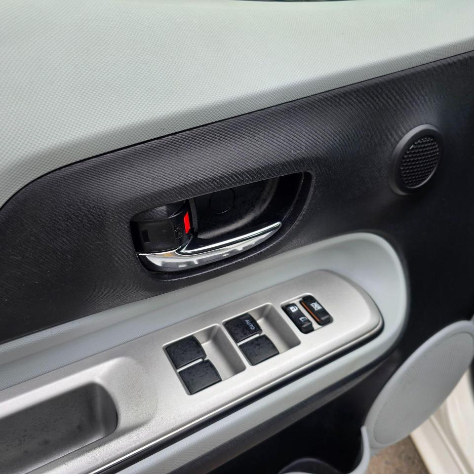 2012 Toyota Prius c 5dr HB Technology - Photo #10