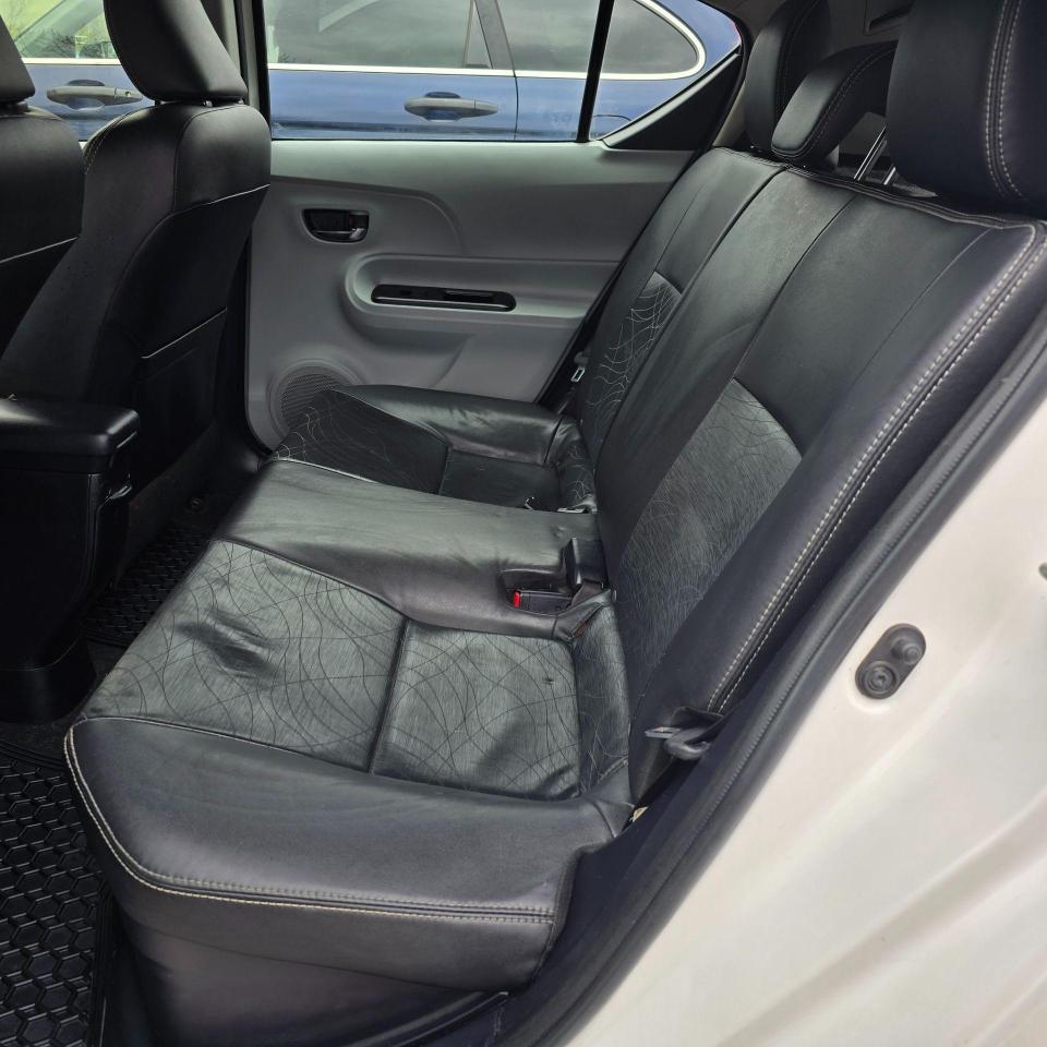 2012 Toyota Prius c 5dr HB Technology - Photo #11