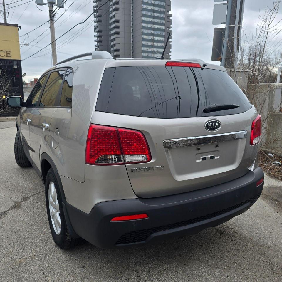 2013 Kia Sorento FWD 4dr I4 GDI Auto LX Photo4