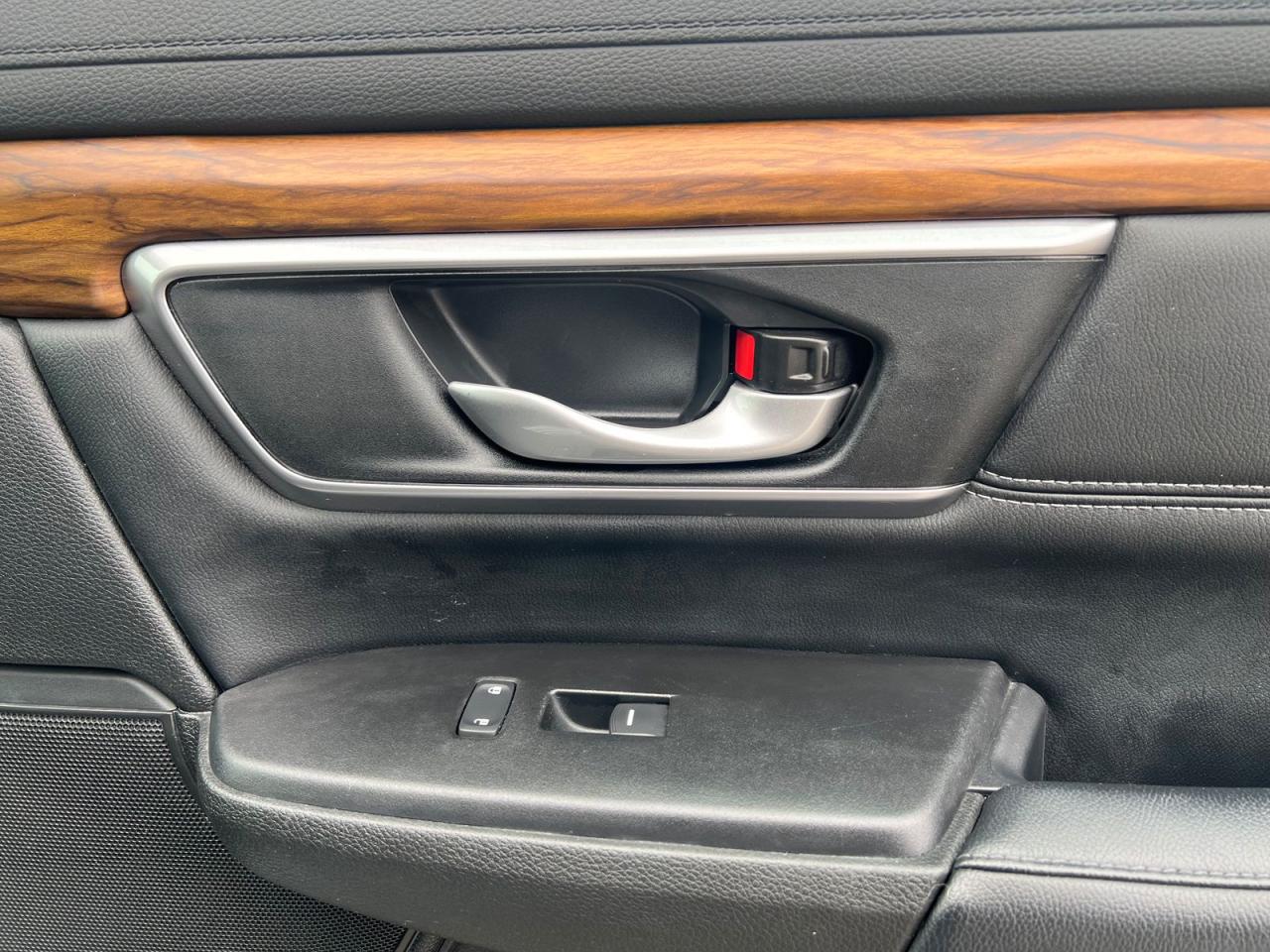2017 Honda CR-V Touring AWD - Photo #11