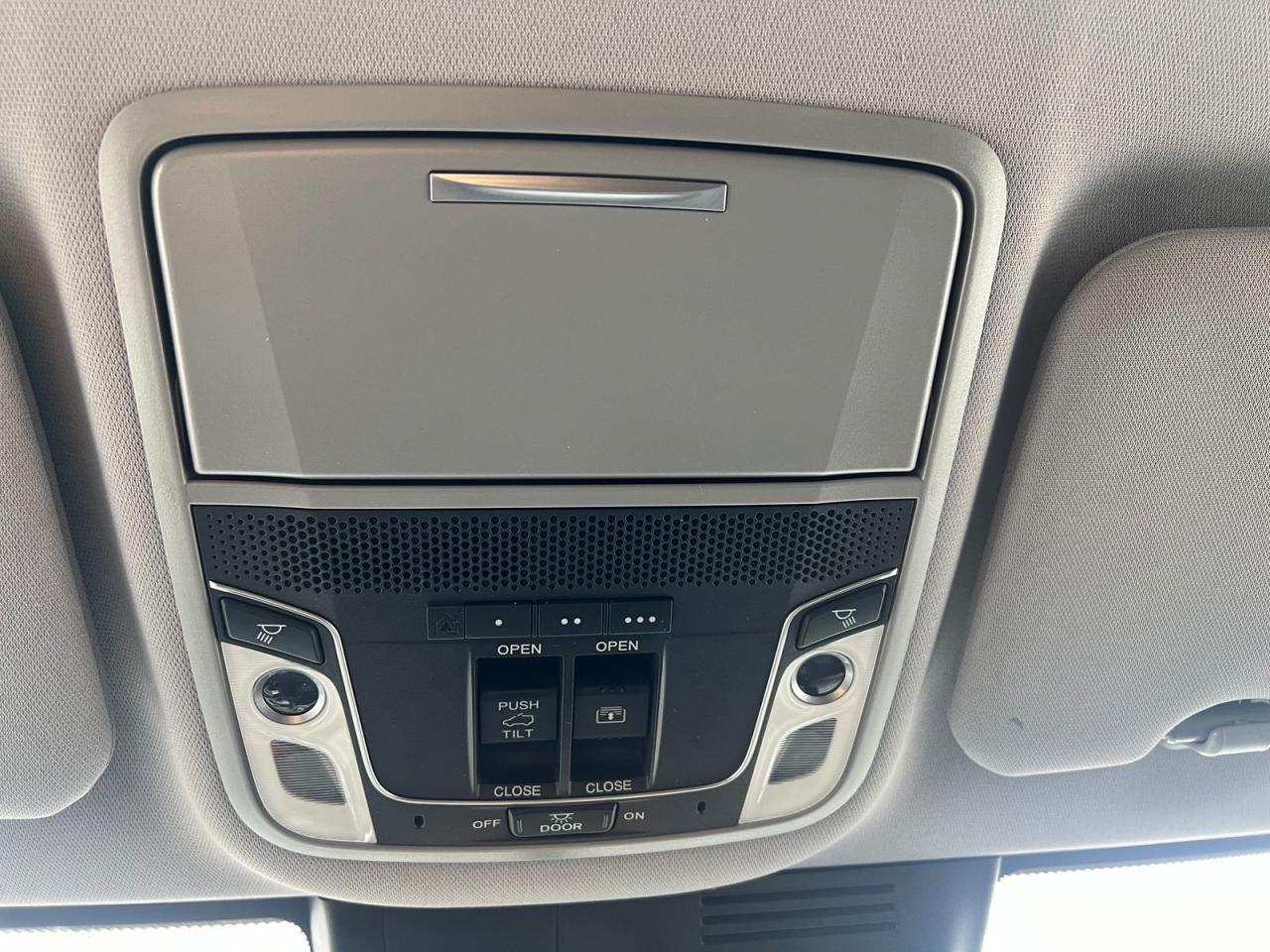 2017 Honda CR-V Touring AWD - Photo #27
