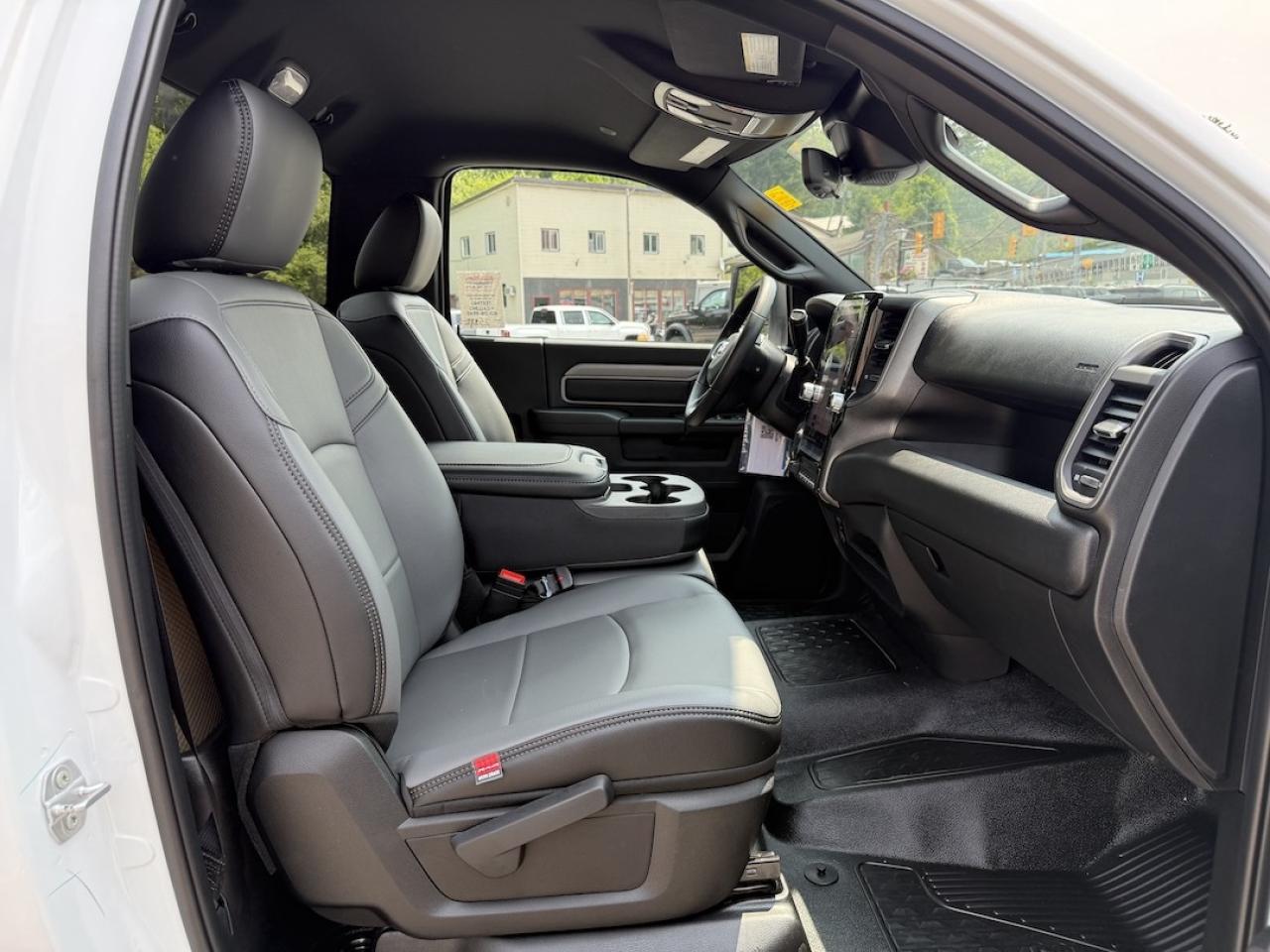 2025 RAM Ram 5500 Cab-Chassis Tradesman 84"-CA 4X4 Photo