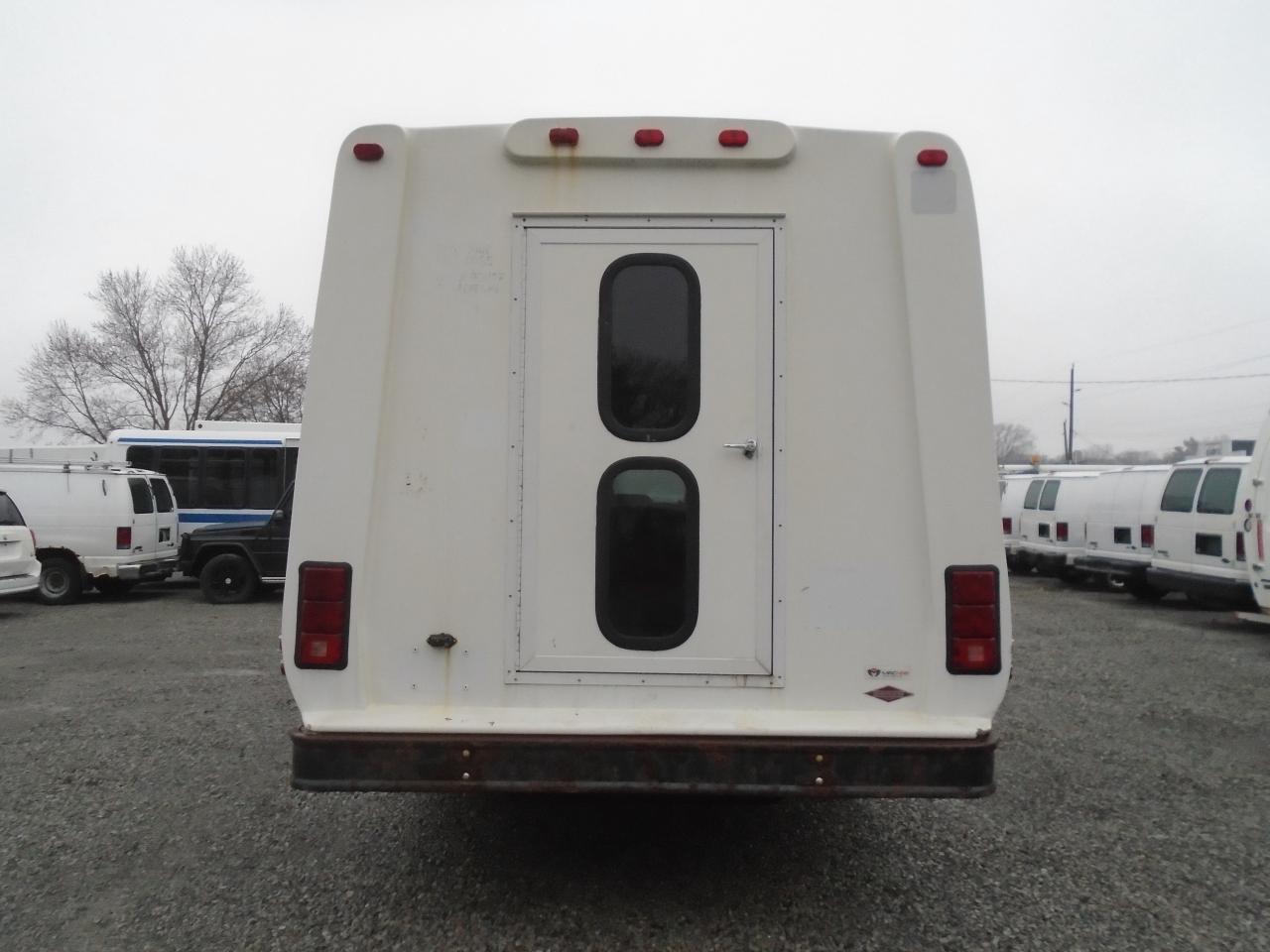 2015 Ford Econoline E-350 Super Duty 138  SRW - Photo #2