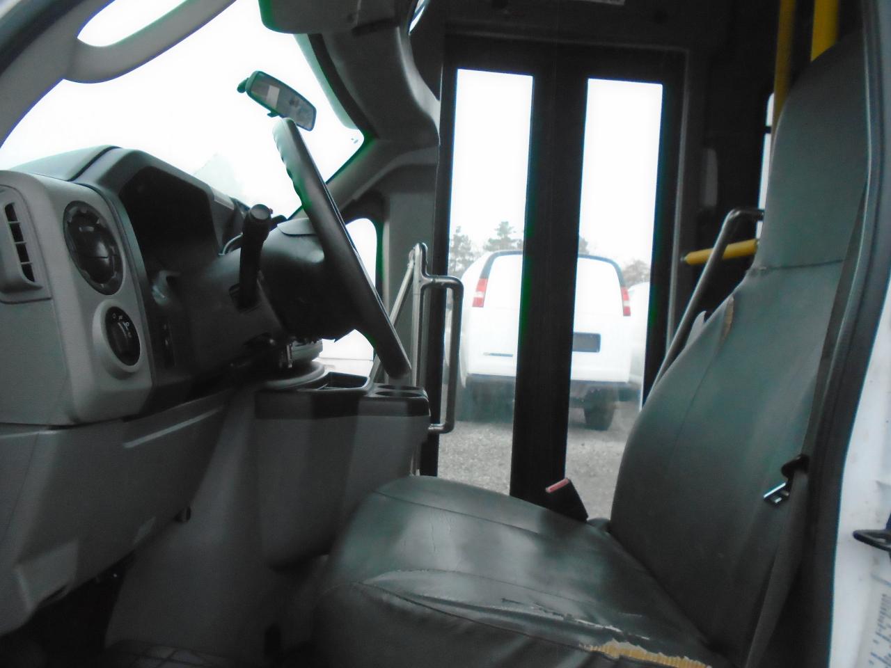 2015 Ford Econoline E-350 Super Duty 138  SRW - Photo #10
