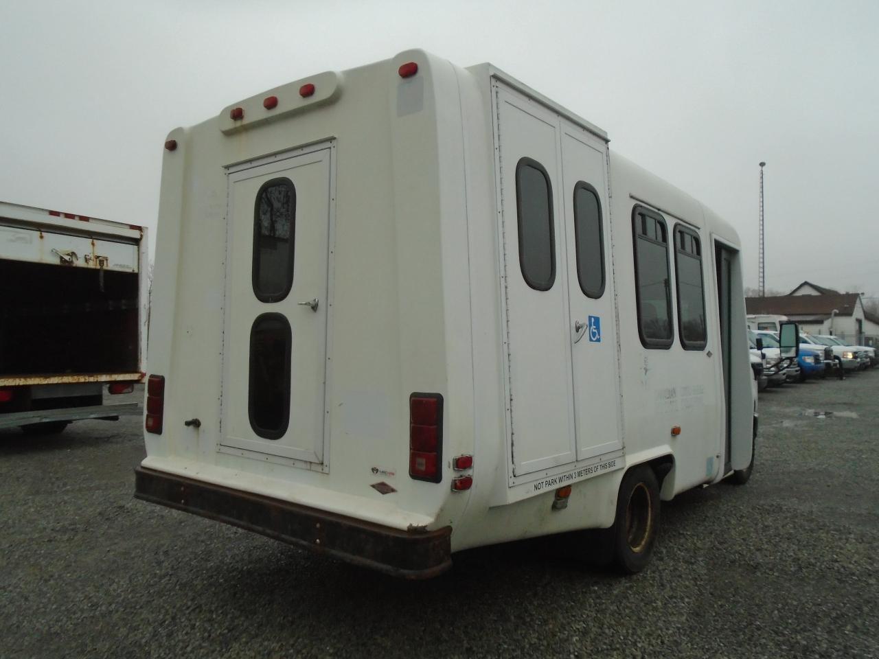2015 Ford Econoline E-350 Super Duty 138  SRW - Photo #8