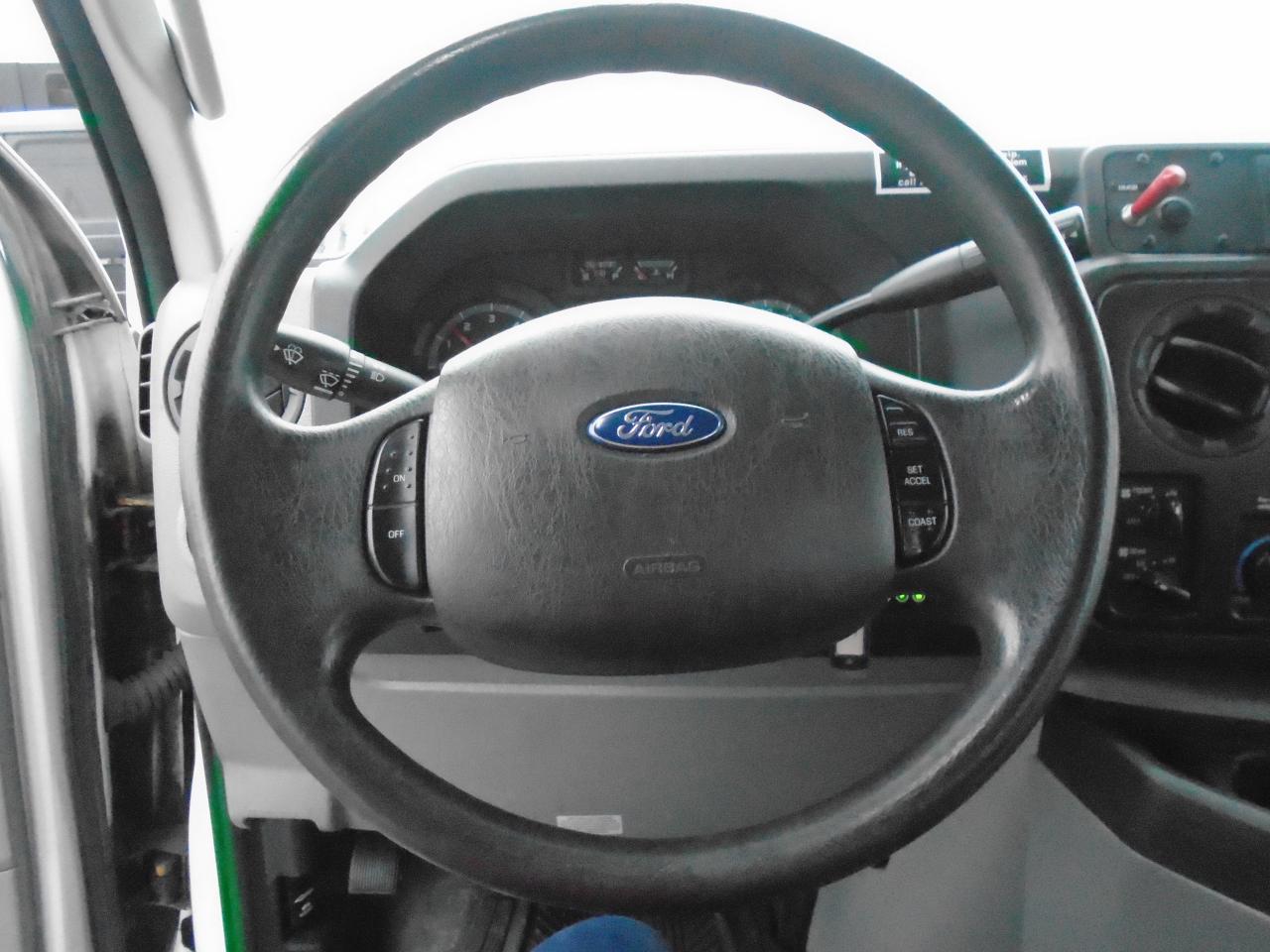 2015 Ford Econoline E-350 Super Duty 138  SRW - Photo #11