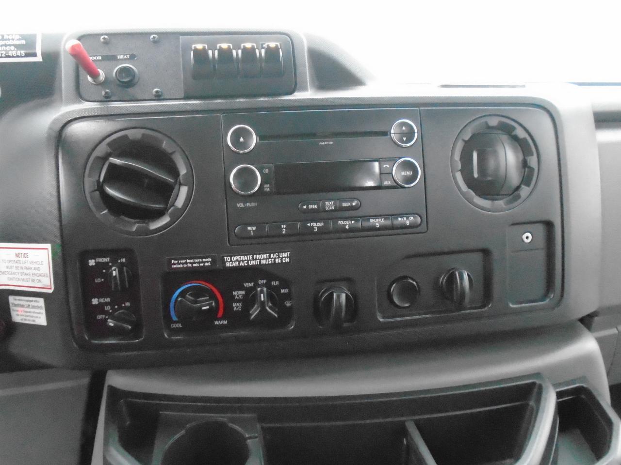 2015 Ford Econoline E-350 Super Duty 138  SRW - Photo #13