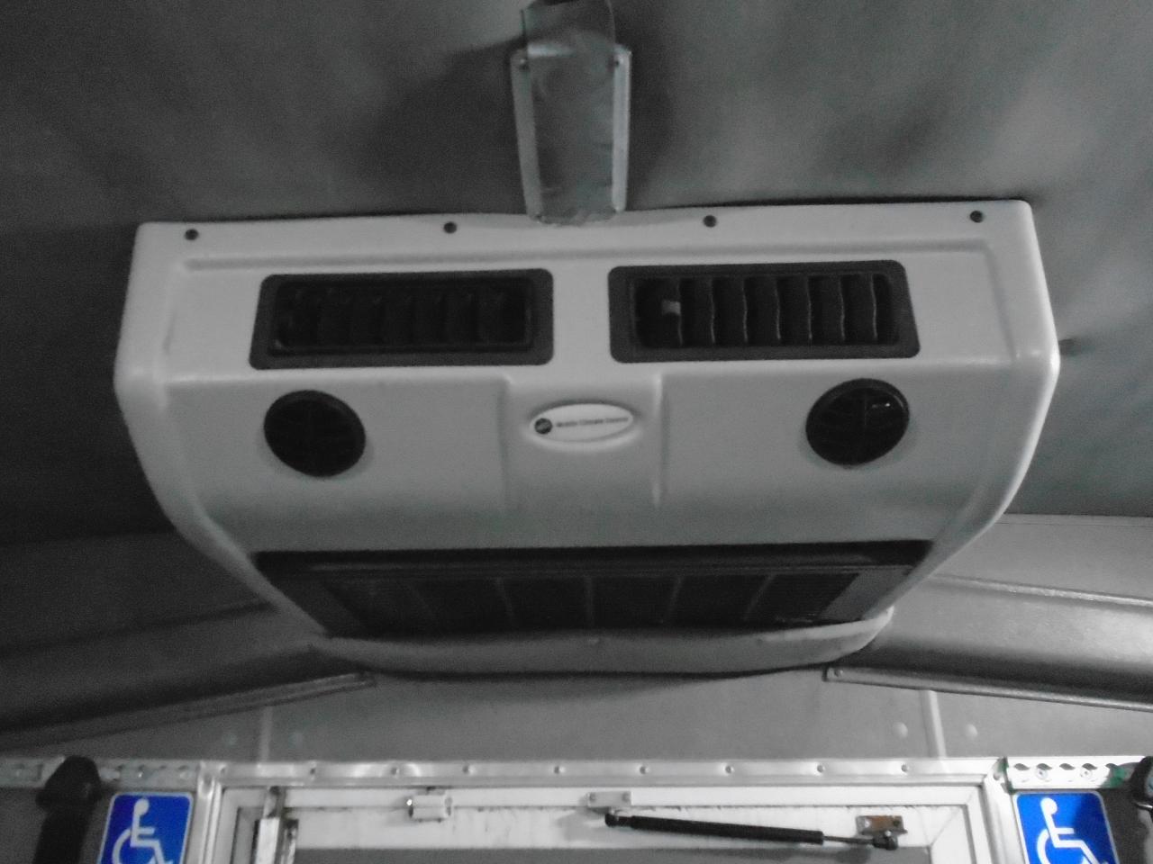 2015 Ford Econoline E-350 Super Duty 138  SRW - Photo #18