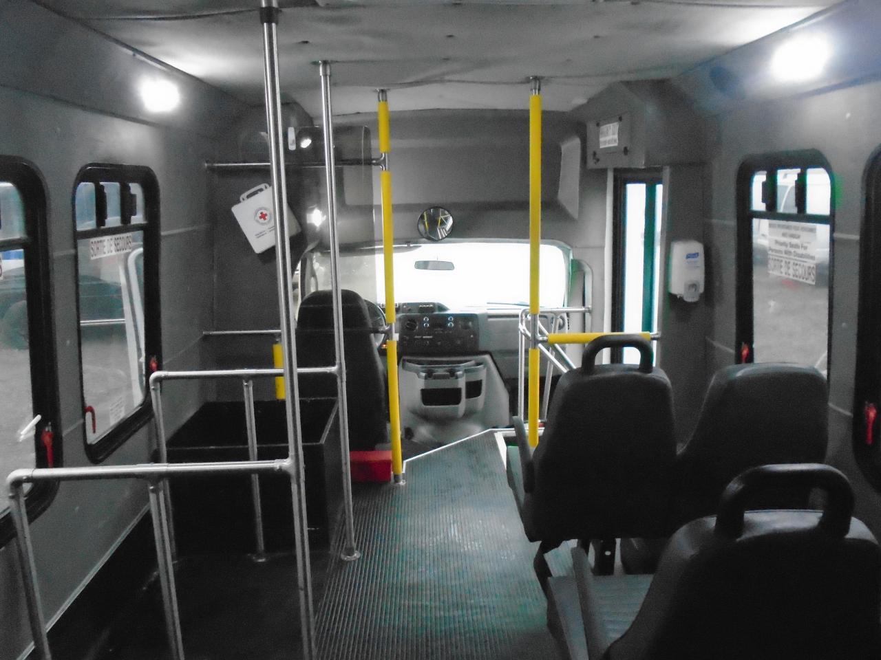 2015 Ford Econoline E-350 Super Duty 138  SRW - Photo #21