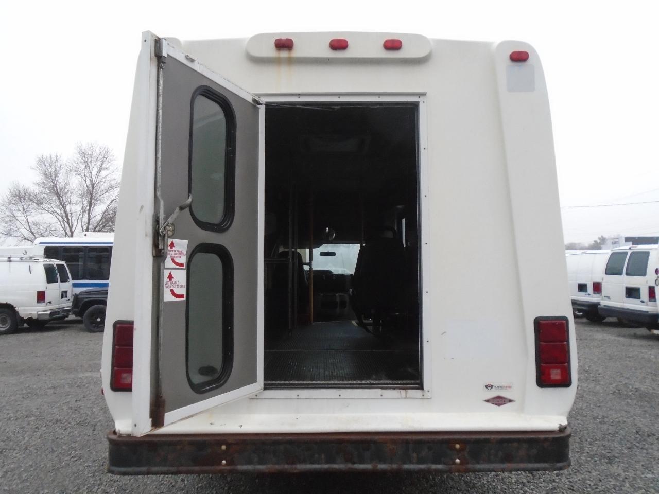 2015 Ford Econoline E-350 Super Duty 138  SRW - Photo #23
